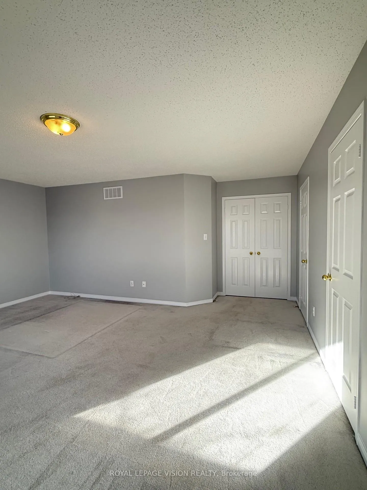 Photo 16 of 594 Flagstone Court, Oshawa, Samac — HOMEH