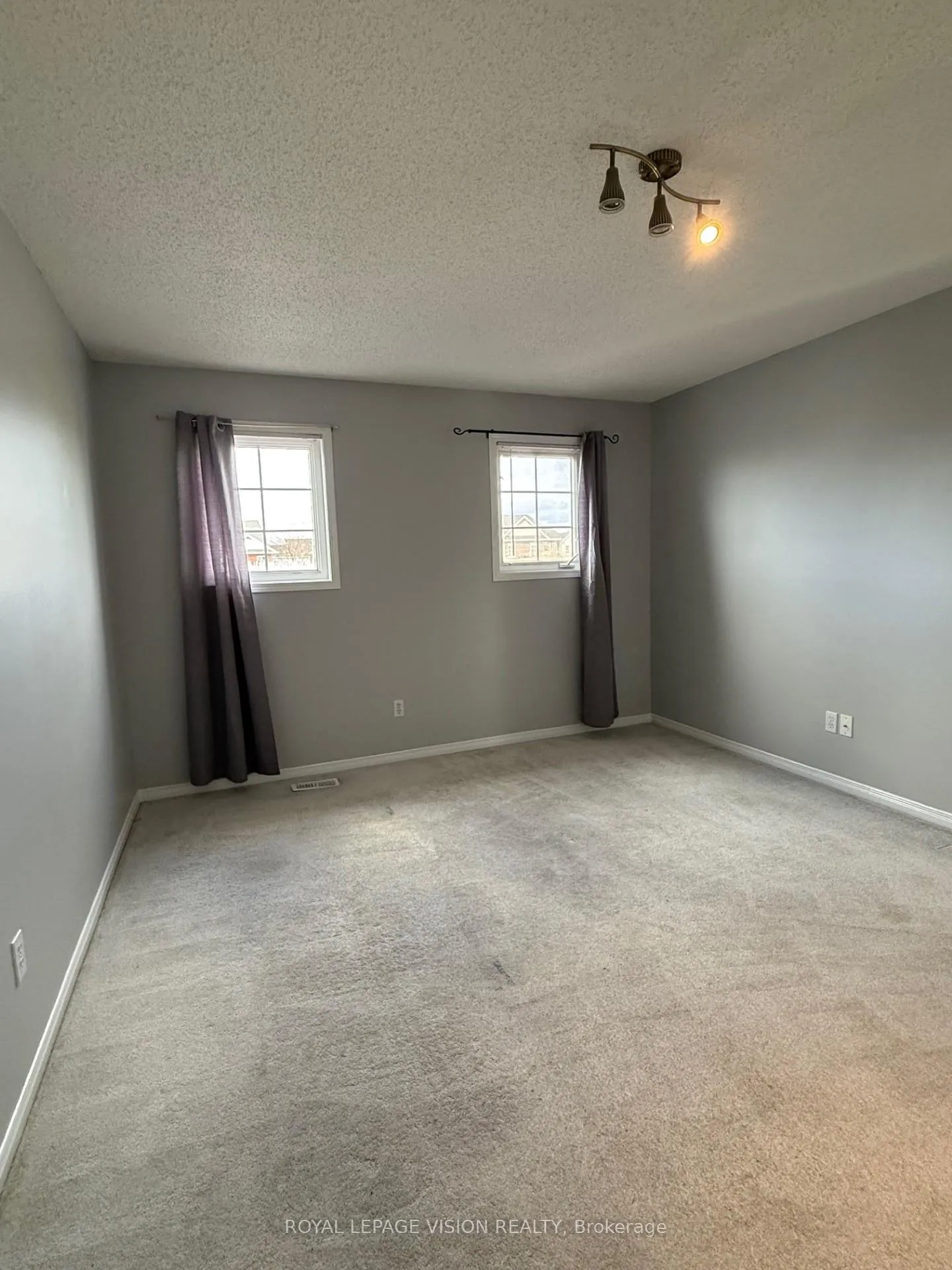 Photo 20 of 594 Flagstone Court, Oshawa, Samac — HOMEH