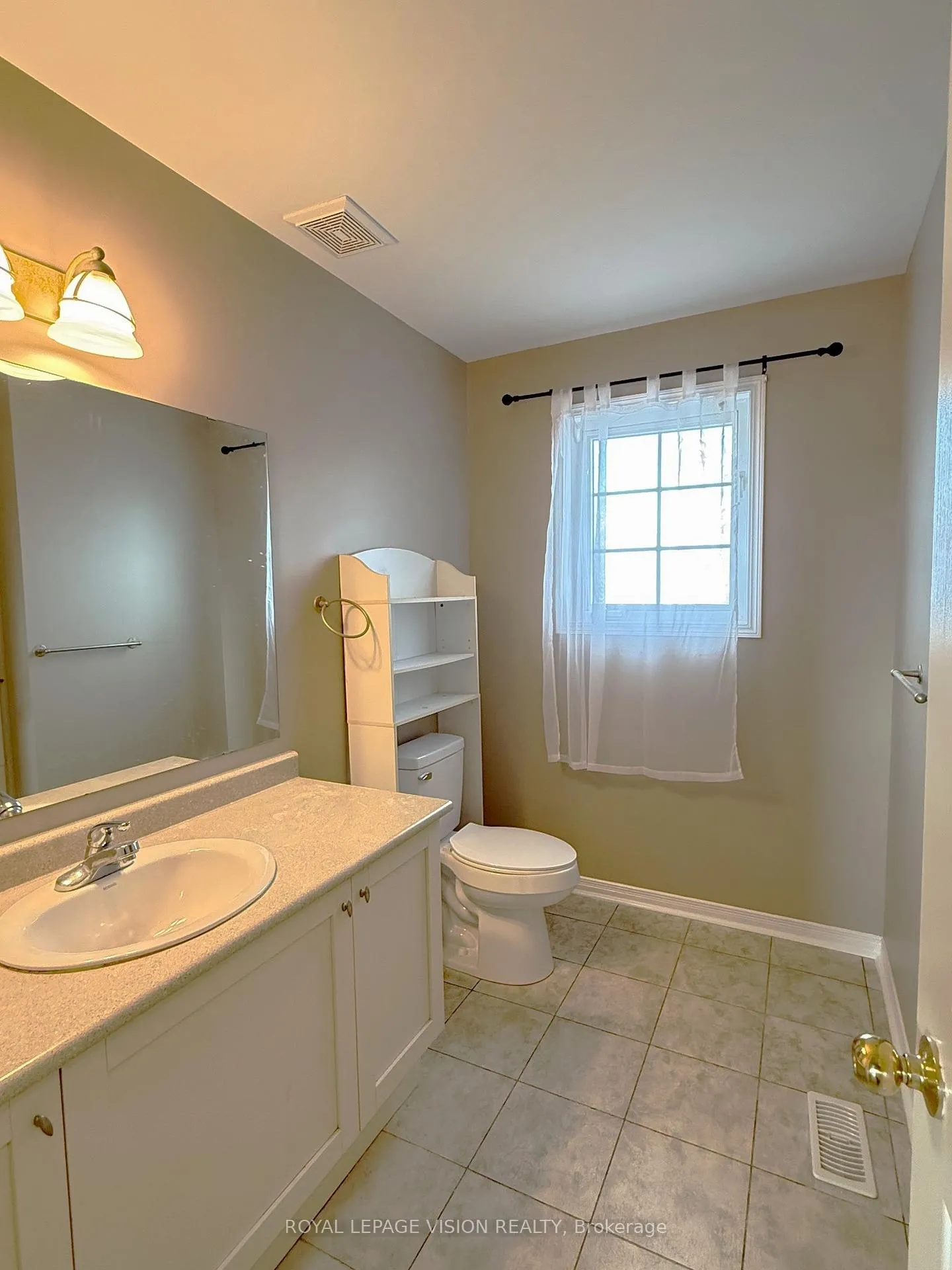 Photo 21 of 594 Flagstone Court, Oshawa, Samac — HOMEH