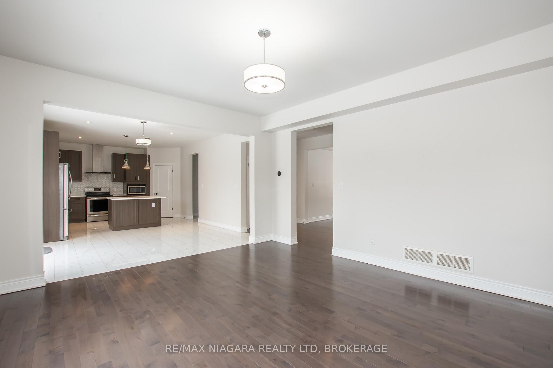 Photo 9 of Unit MAIN, 7161 Lionshead Avenue, Niagara Falls, Oldfield — HOMEH