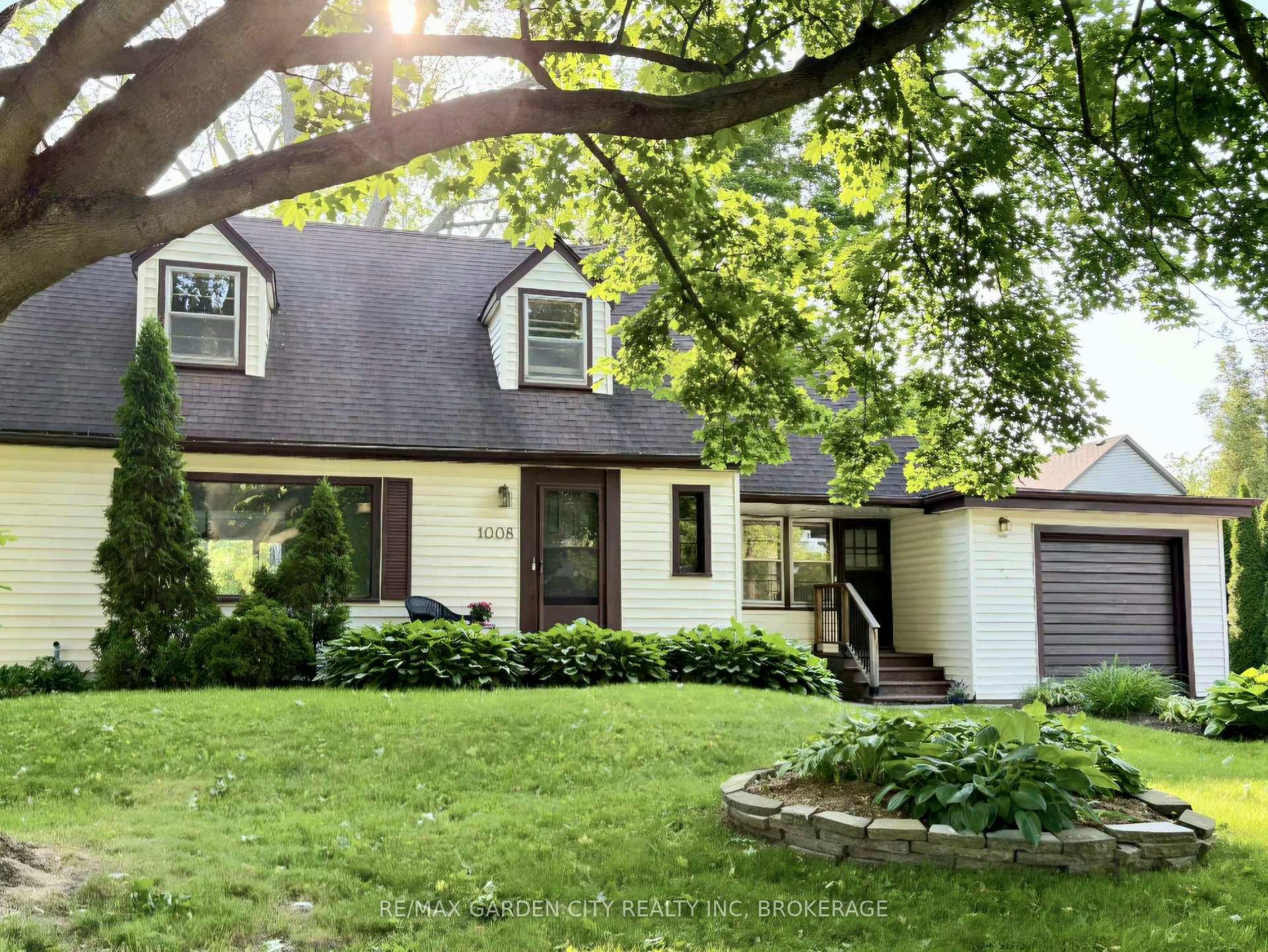 Photo 3 of 1008 Haist Street, Pelham, Fonthill — HOMEH