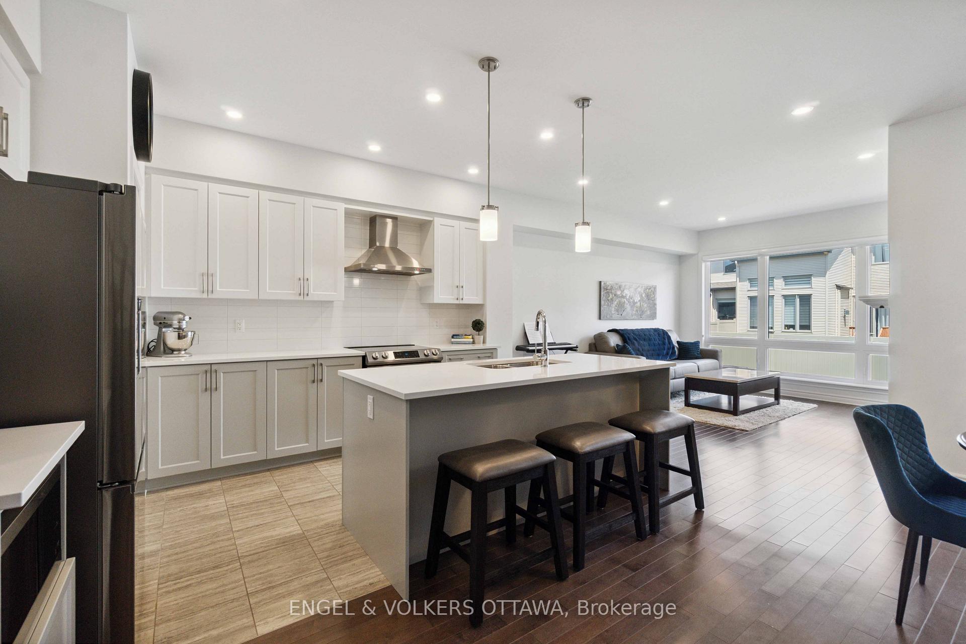 Photo 4 of 640 Cordelette Circle, Ottawa, Mer Bleue/Bradley Estates/Anderson Park — HOMEH