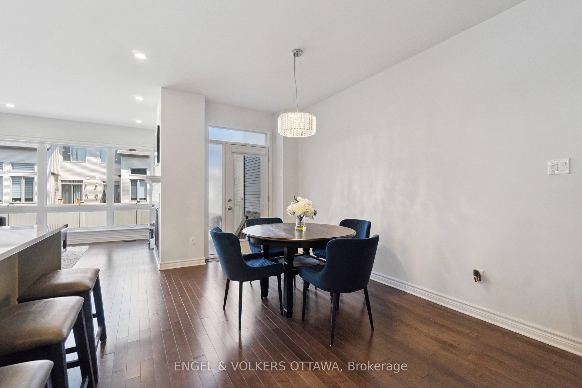 Photo 5 of 640 Cordelette Circle, Ottawa, Mer Bleue/Bradley Estates/Anderson Park — HOMEH