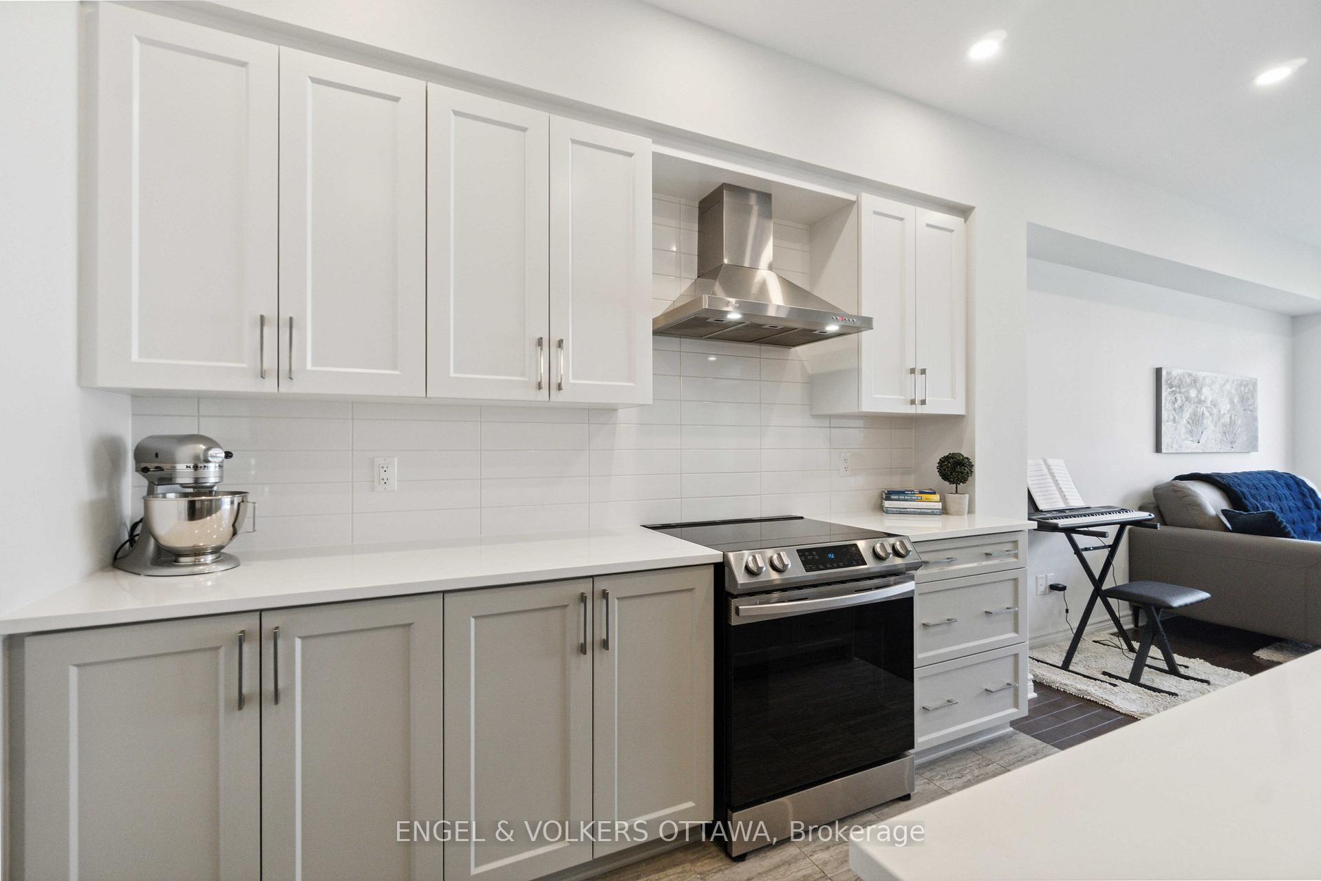 Photo 7 of 640 Cordelette Circle, Ottawa, Mer Bleue/Bradley Estates/Anderson Park — HOMEH
