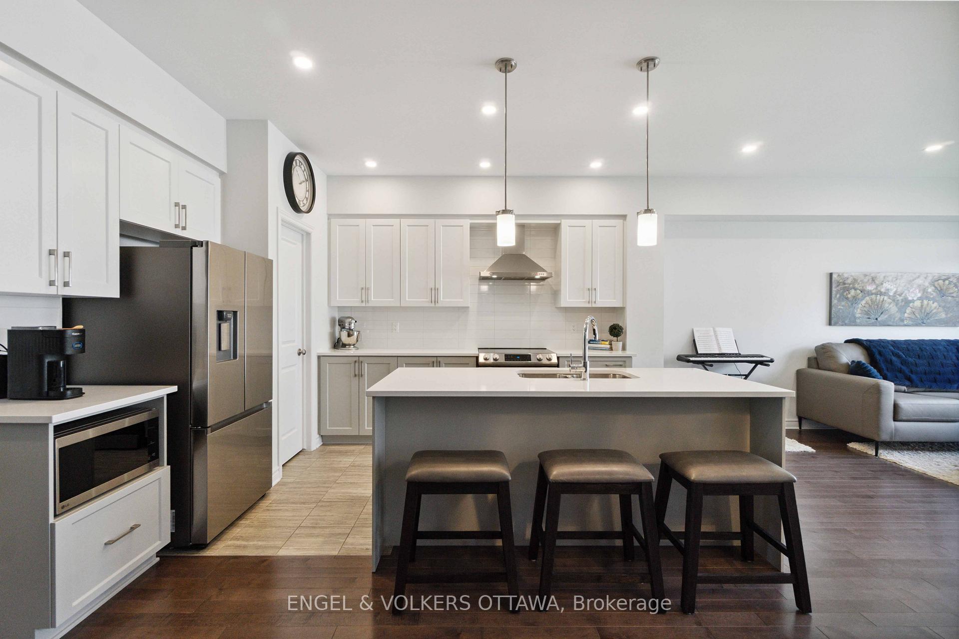 Photo 8 of 640 Cordelette Circle, Ottawa, Mer Bleue/Bradley Estates/Anderson Park — HOMEH