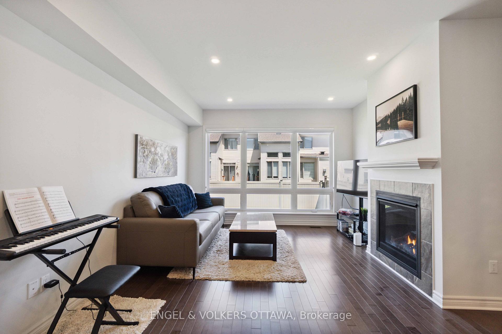 Photo 10 of 640 Cordelette Circle, Ottawa, Mer Bleue/Bradley Estates/Anderson Park — HOMEH