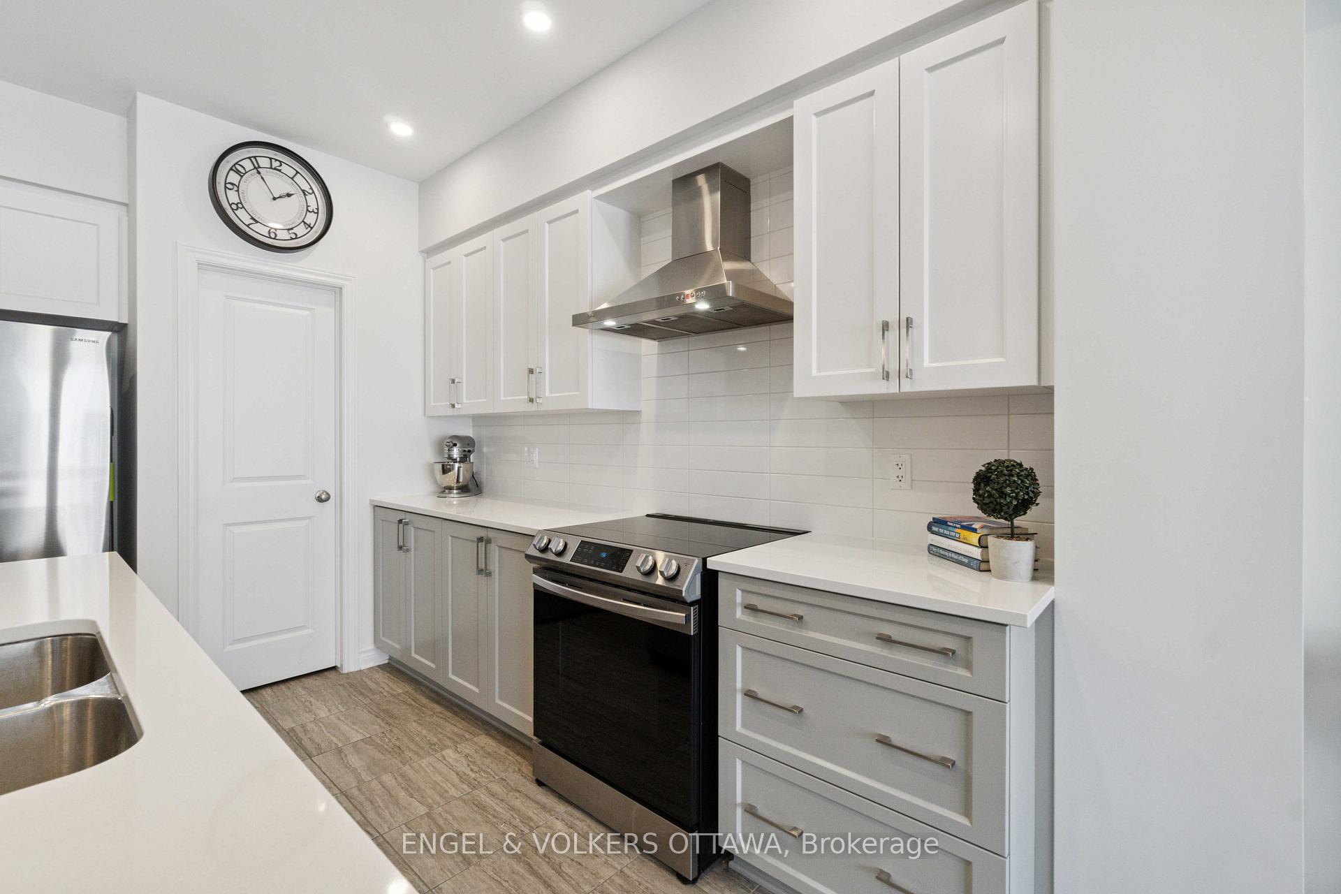 Photo 12 of 640 Cordelette Circle, Ottawa, Mer Bleue/Bradley Estates/Anderson Park — HOMEH