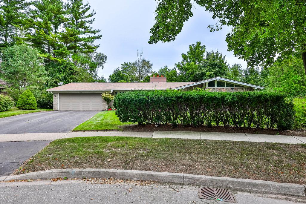 Photo 5 of 1522 Green Glade, Mississauga, Clarkson — HOMEH