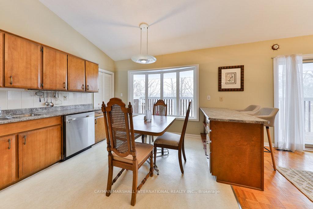 Photo 13 of 1522 Green Glade, Mississauga, Clarkson — HOMEH