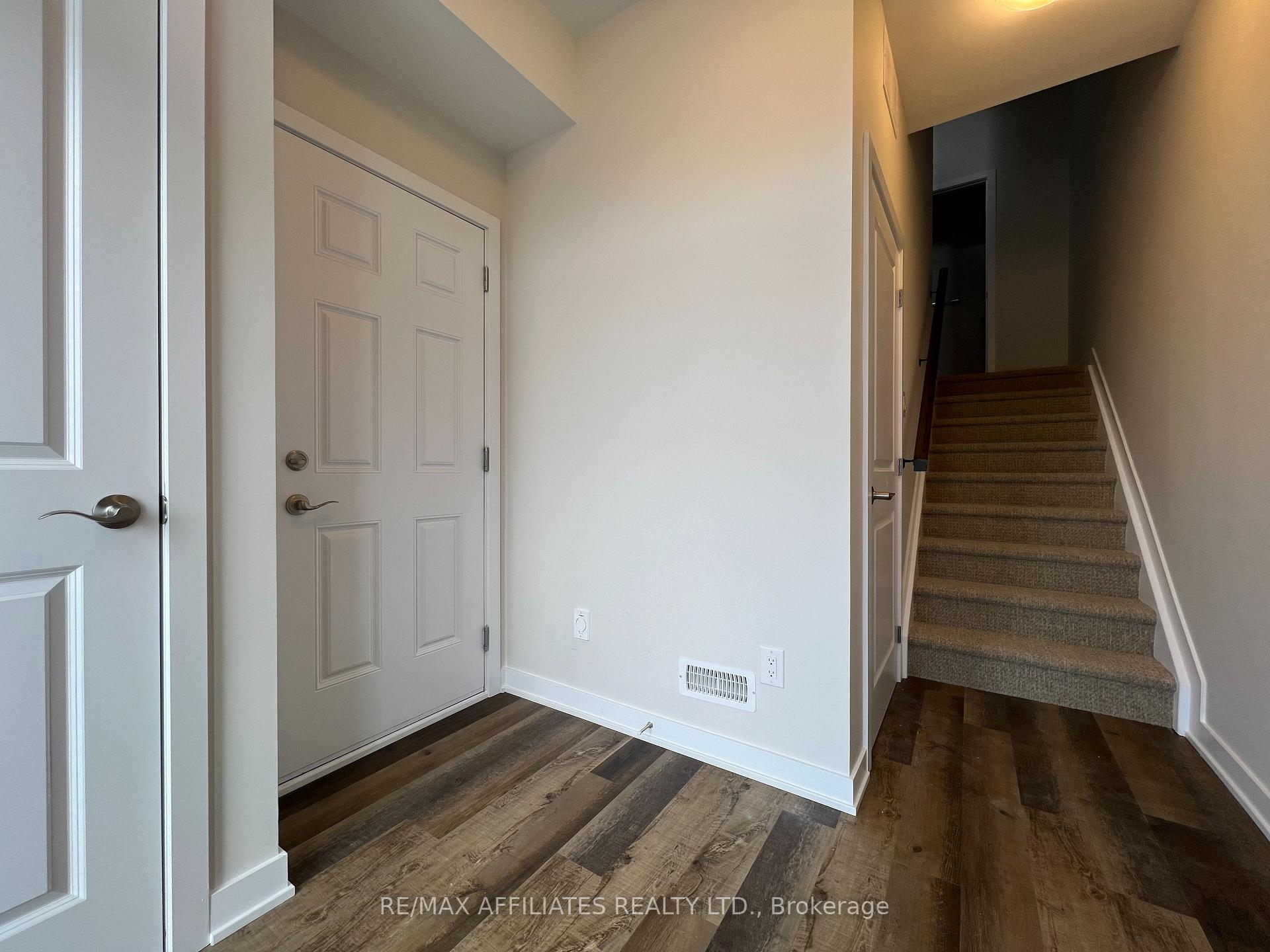 Photo 4 of 106 Venasque Private, Ottawa, Notting Hill/Summerside — HOMEH