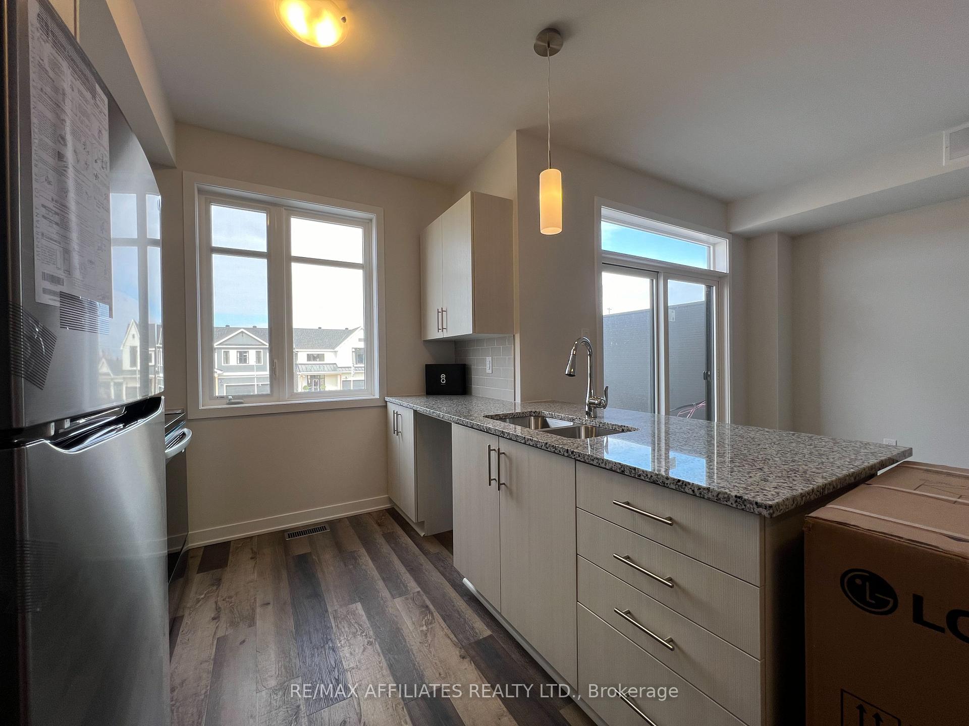 Photo 9 of 106 Venasque Private, Ottawa, Notting Hill/Summerside — HOMEH