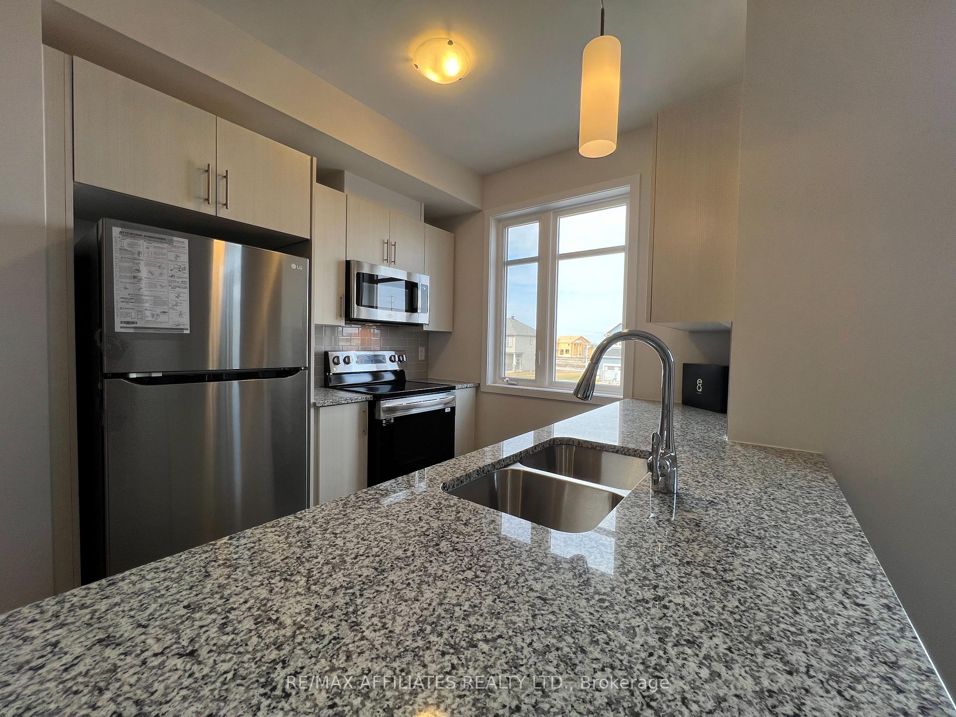 Photo 10 of 106 Venasque Private, Ottawa, Notting Hill/Summerside — HOMEH