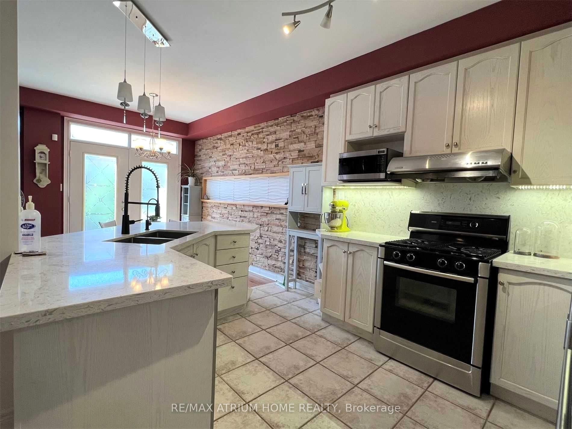 Photo 9 of 45 Irish Rose Drive, Markham, Berczy — HOMEH