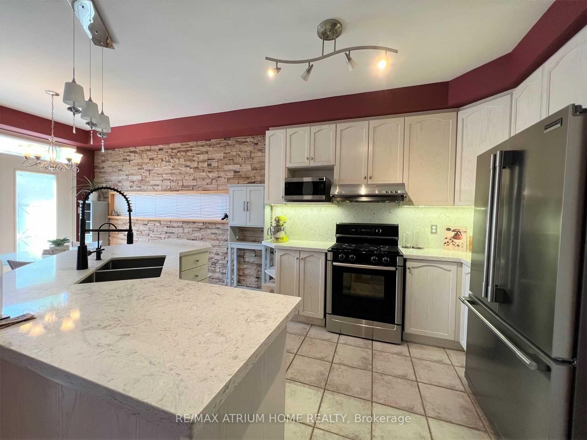 Photo 10 of 45 Irish Rose Drive, Markham, Berczy — HOMEH