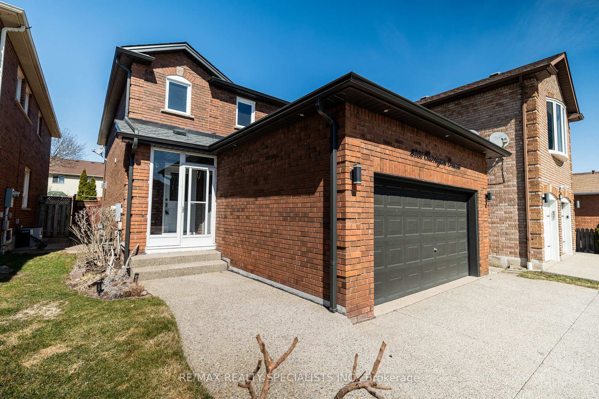 Photo 2 of 3455 Cherrington Crescent, Mississauga, Erin Mills — HOMEH