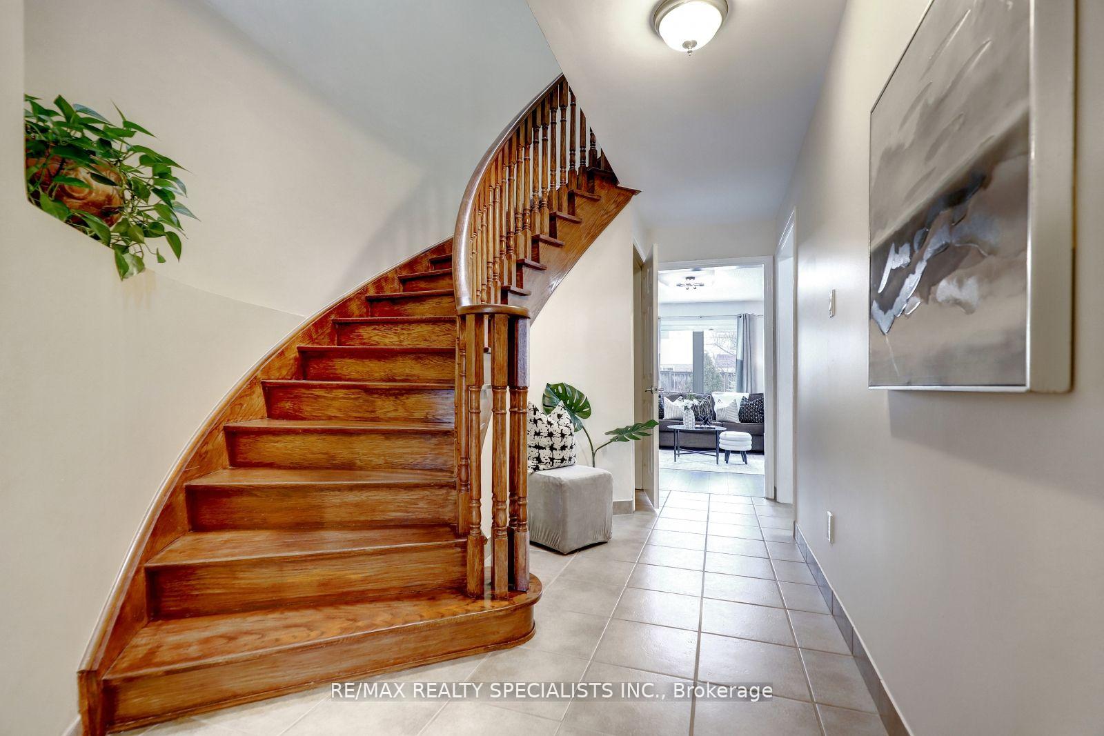 Photo 4 of 3455 Cherrington Crescent, Mississauga, Erin Mills — HOMEH