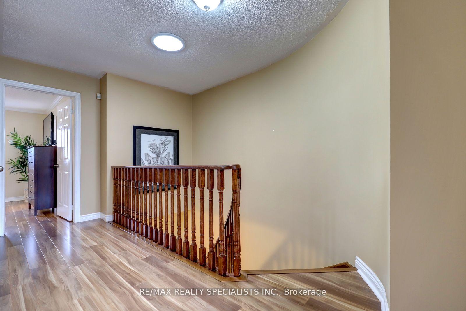 Photo 5 of 3455 Cherrington Crescent, Mississauga, Erin Mills — HOMEH