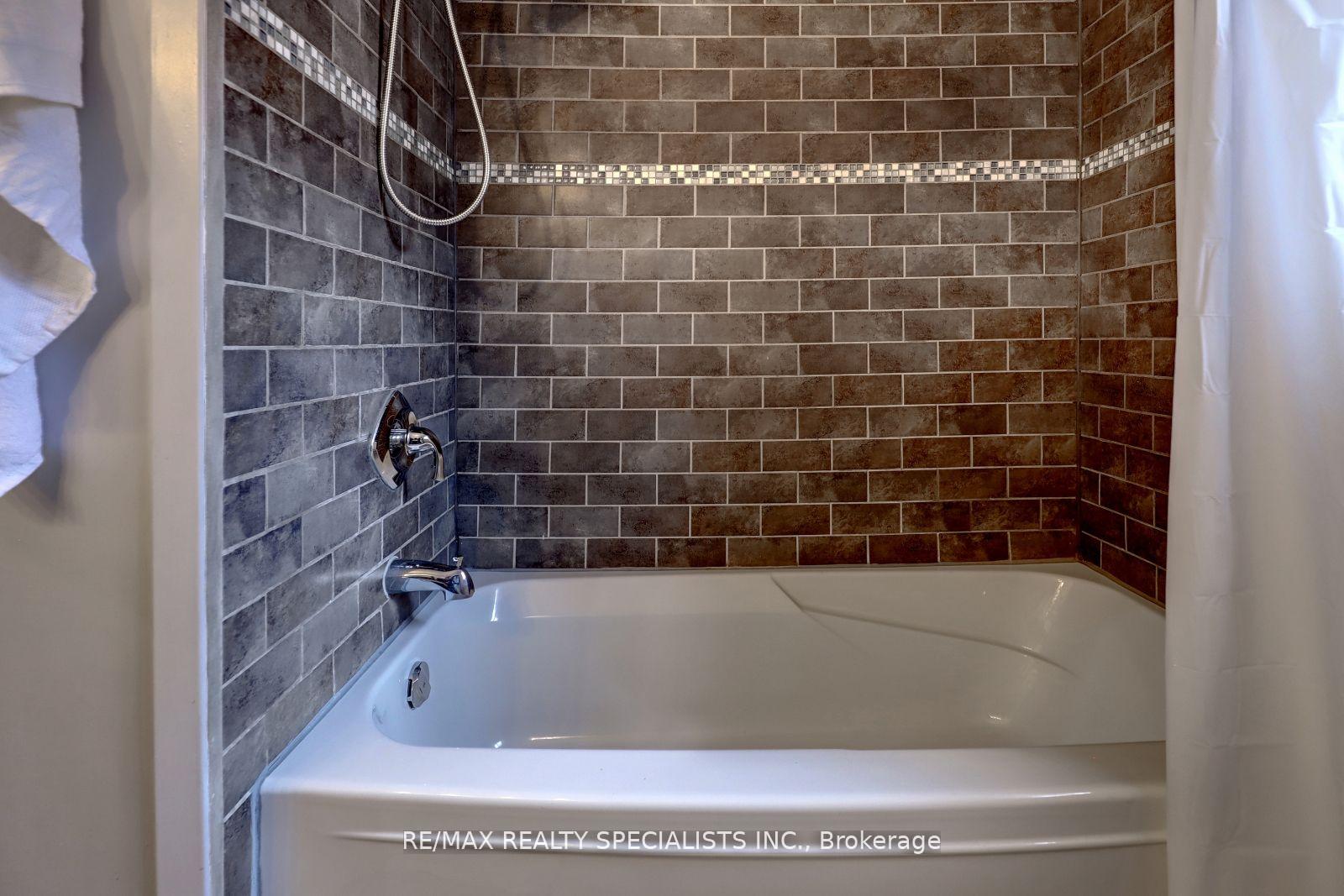 Photo 17 of 3455 Cherrington Crescent, Mississauga, Erin Mills — HOMEH