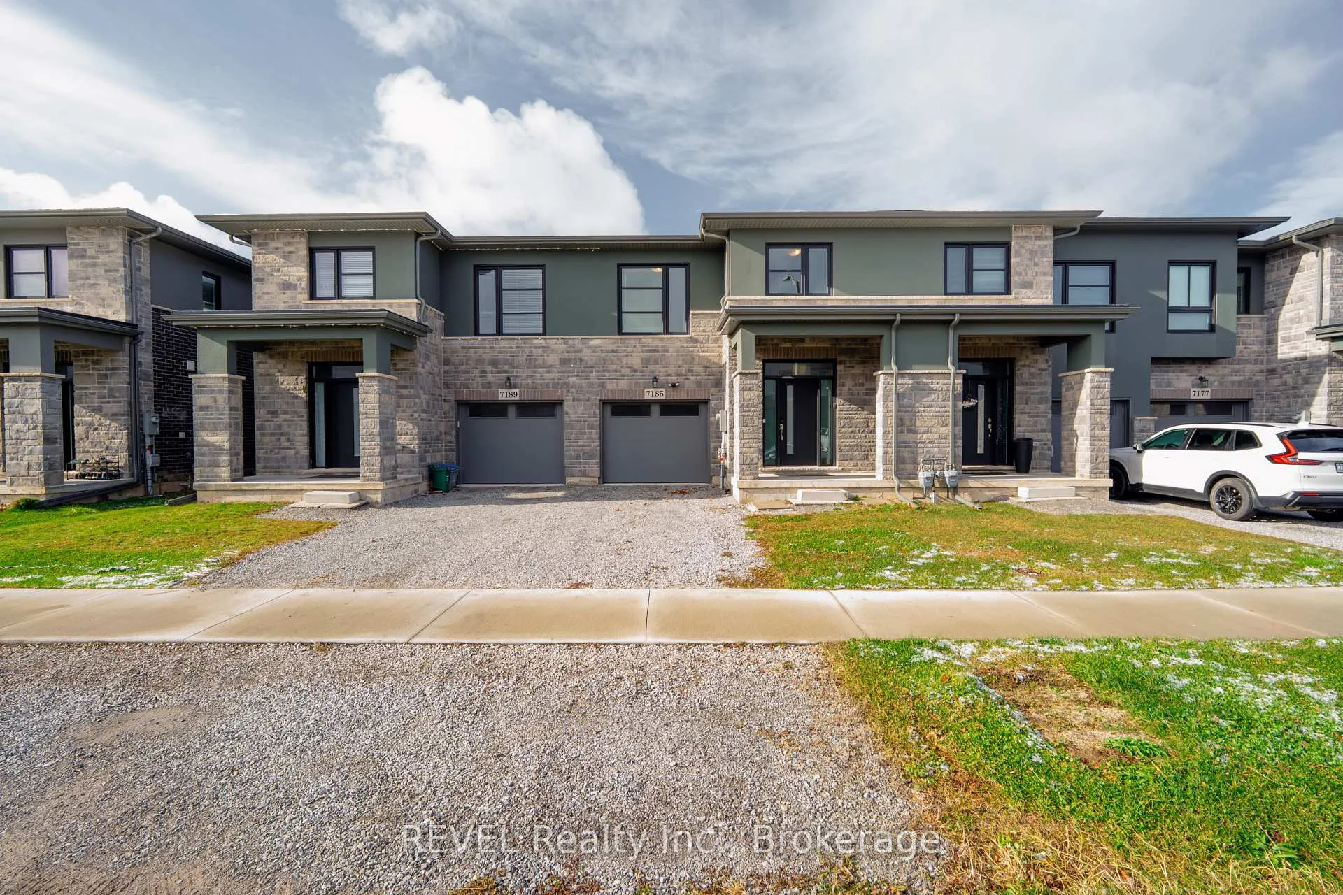 Photo 2 of 7185 Parsa Street, Niagara Falls, Brown — HOMEH