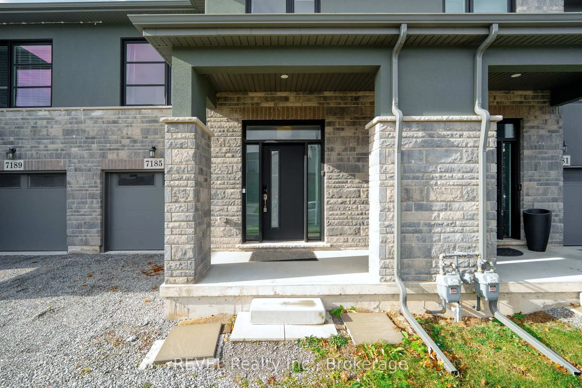 Photo 3 of 7185 Parsa Street, Niagara Falls, Brown — HOMEH