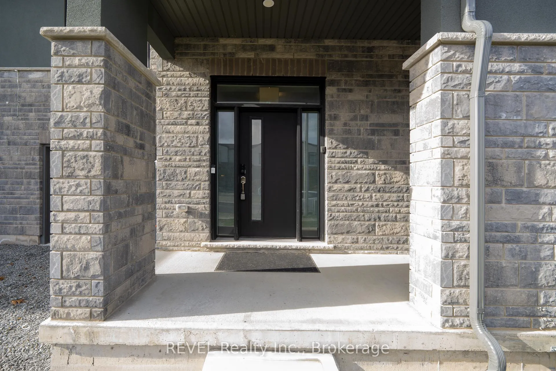 Photo 4 of 7185 Parsa Street, Niagara Falls, Brown — HOMEH
