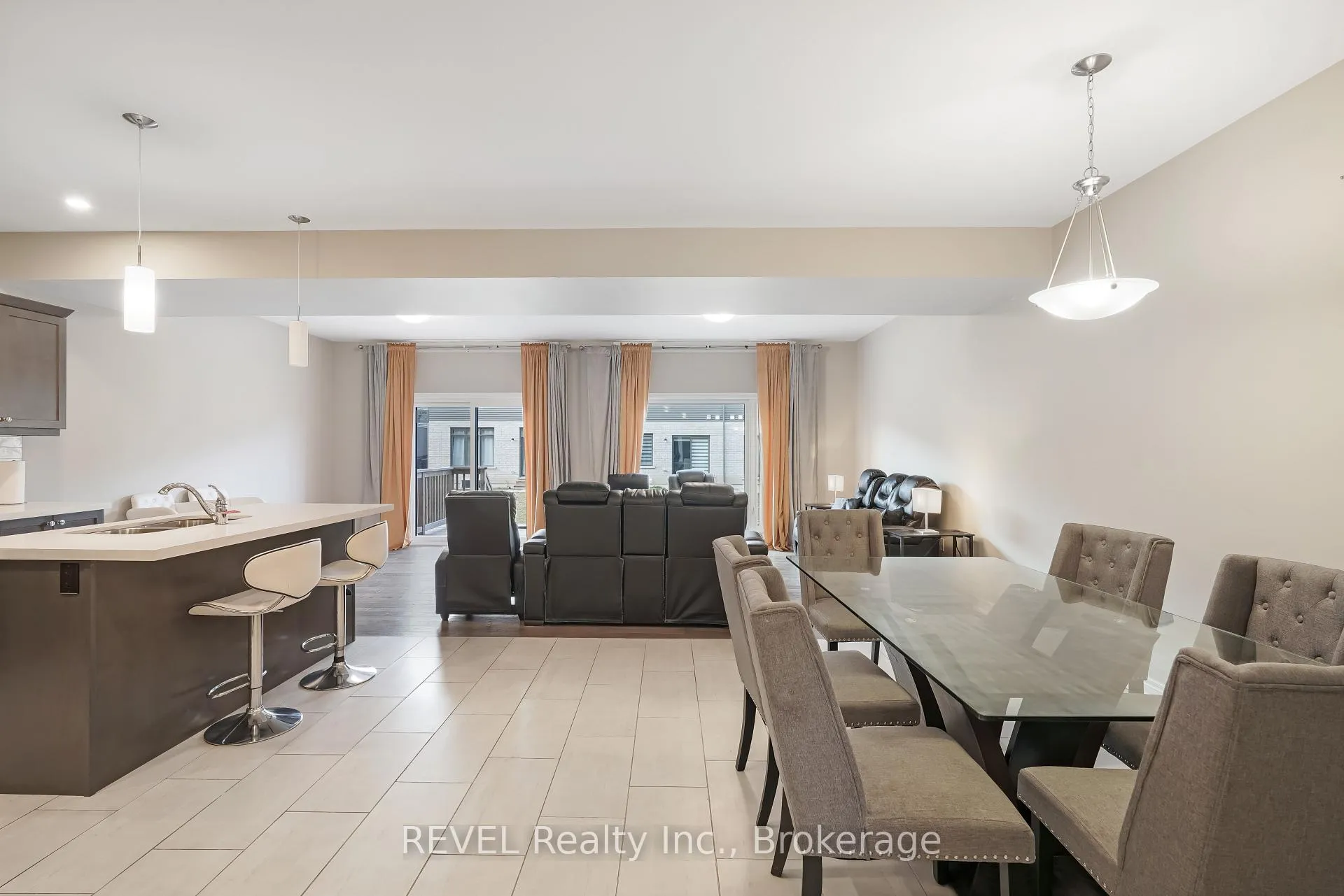Photo 9 of 7185 Parsa Street, Niagara Falls, Brown — HOMEH
