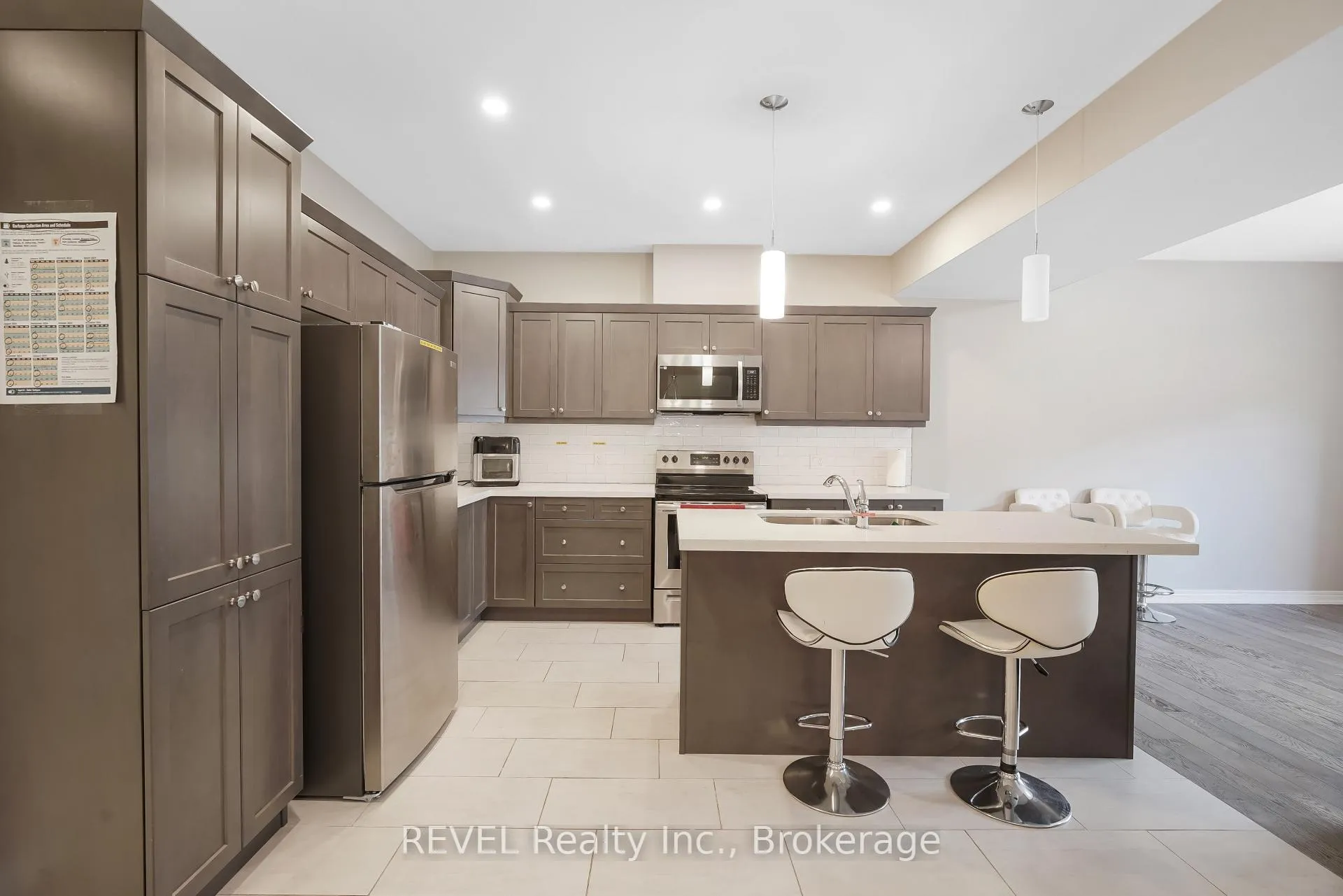 Photo 10 of 7185 Parsa Street, Niagara Falls, Brown — HOMEH