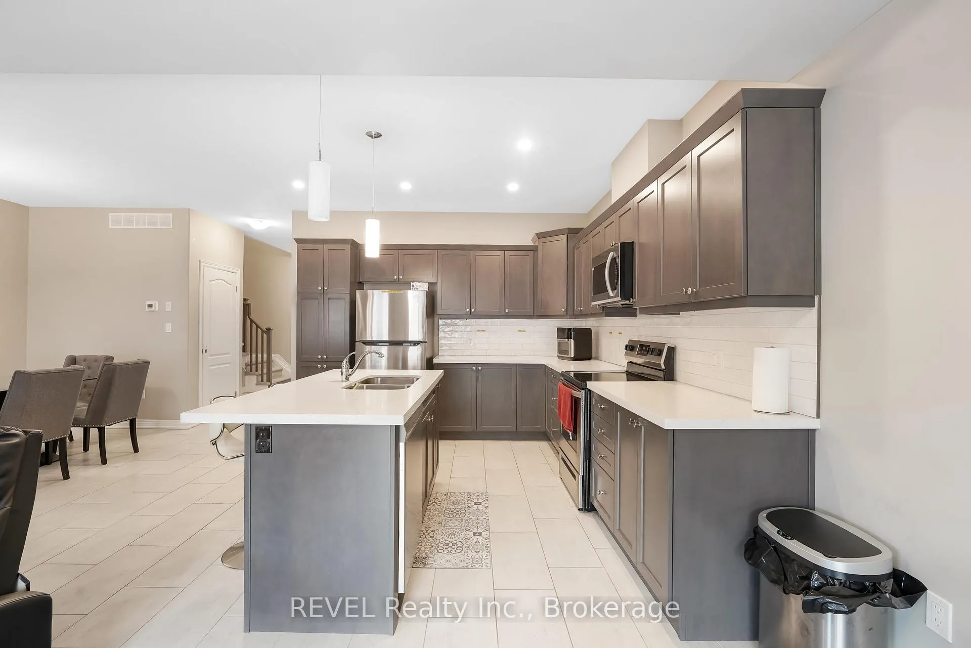 Photo 12 of 7185 Parsa Street, Niagara Falls, Brown — HOMEH