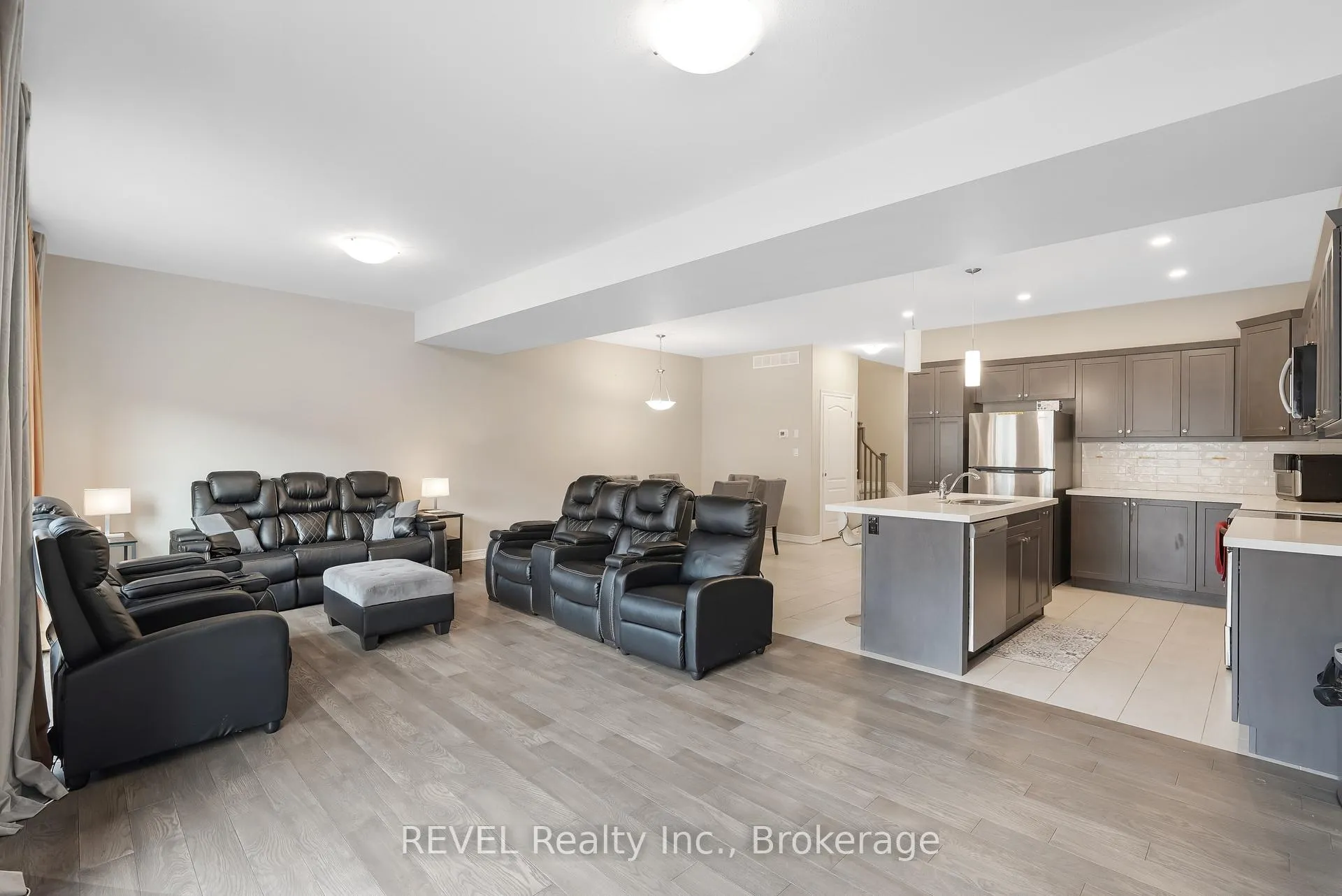 Photo 13 of 7185 Parsa Street, Niagara Falls, Brown — HOMEH