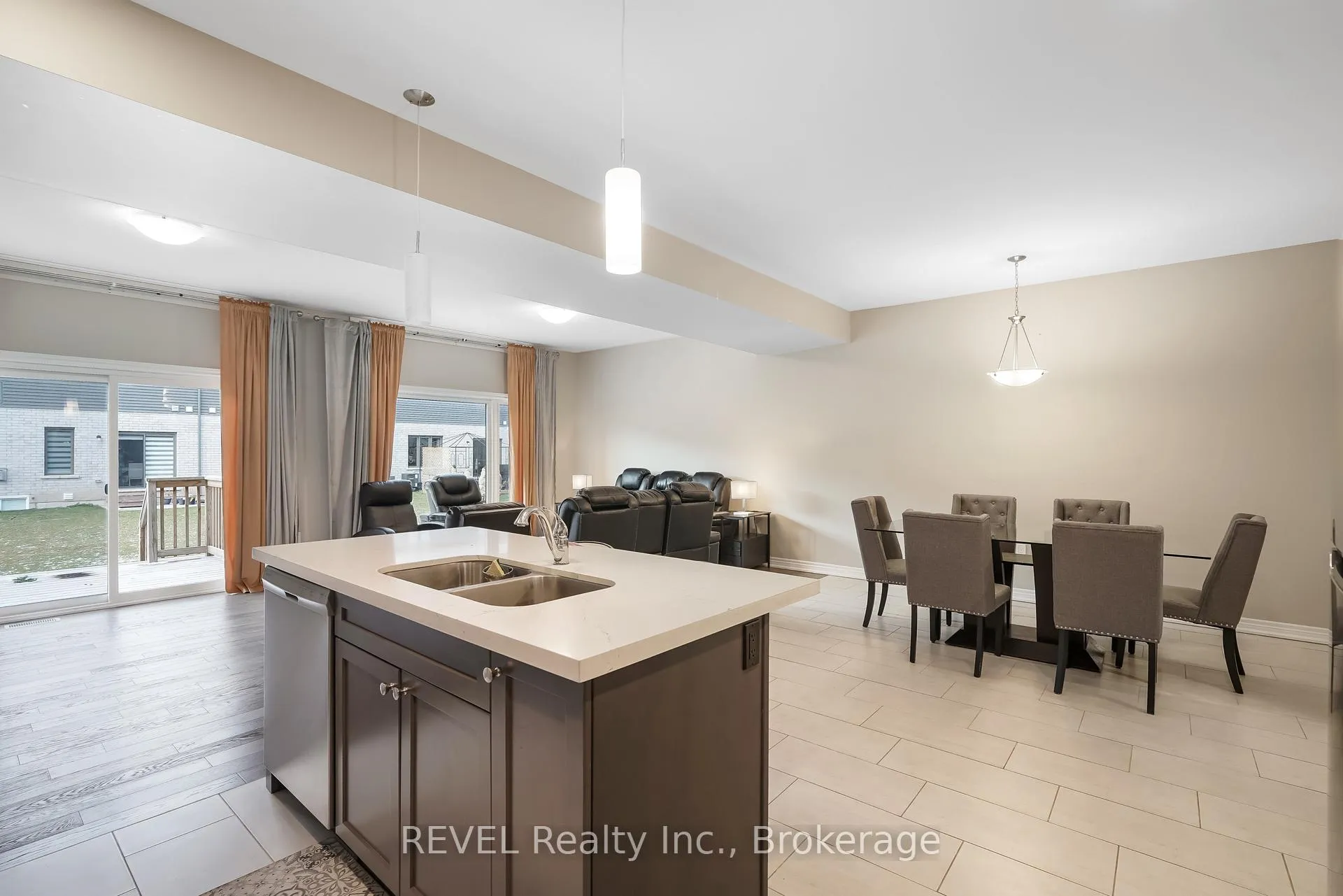 Photo 15 of 7185 Parsa Street, Niagara Falls, Brown — HOMEH