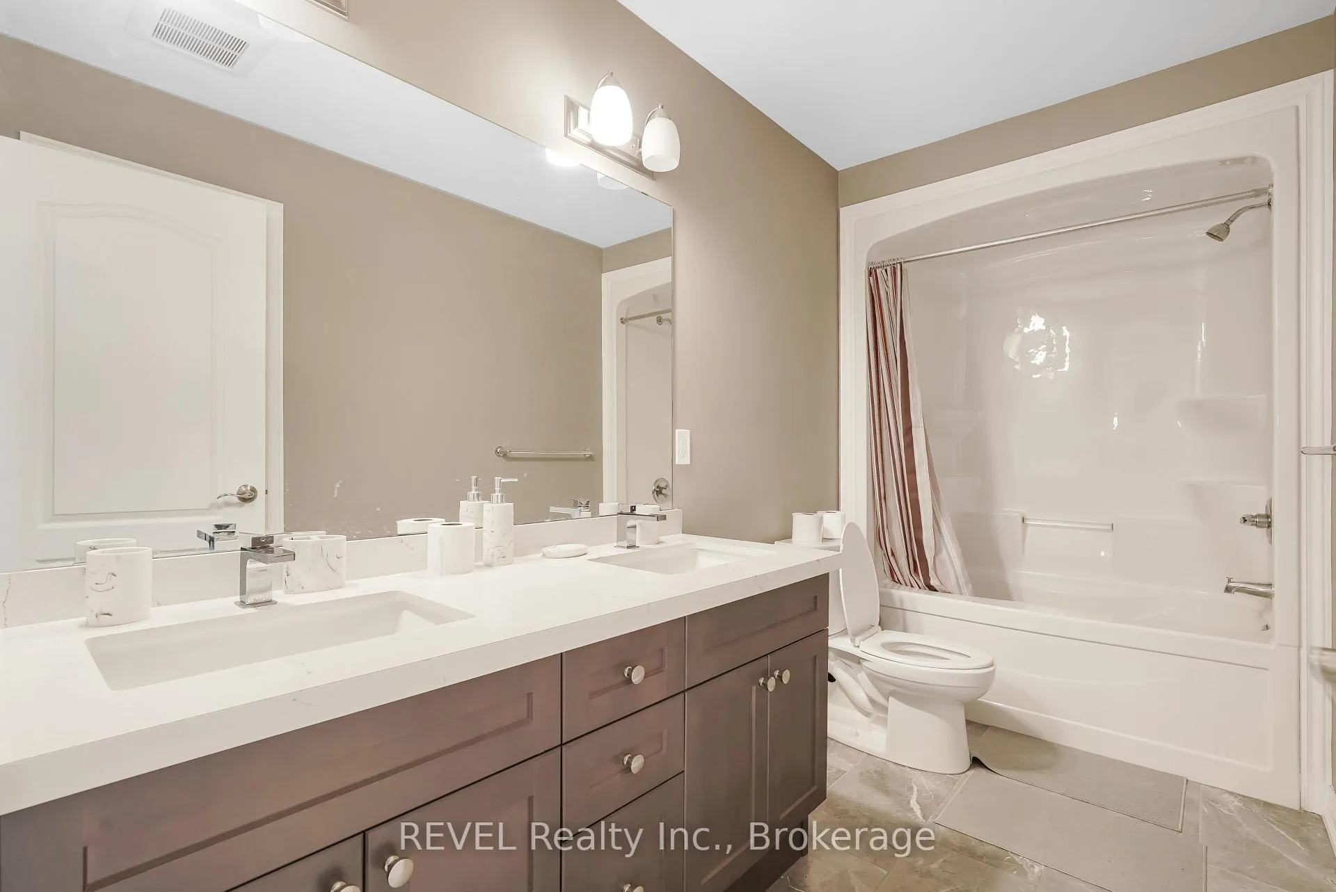 Photo 23 of 7185 Parsa Street, Niagara Falls, Brown — HOMEH