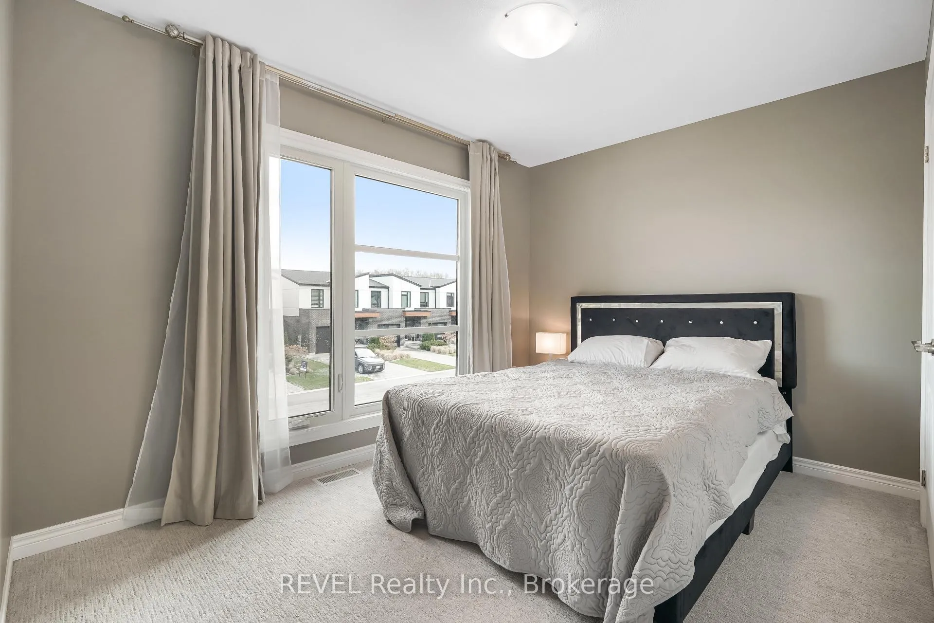 Photo 24 of 7185 Parsa Street, Niagara Falls, Brown — HOMEH