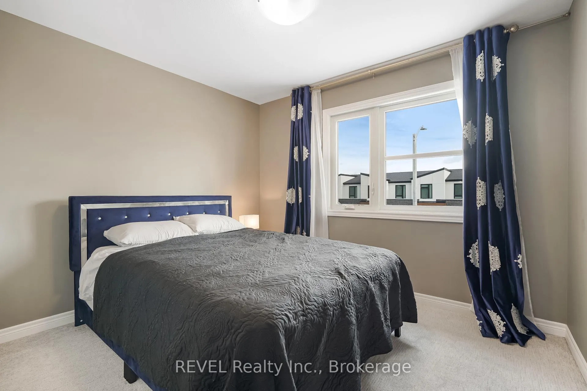 Photo 25 of 7185 Parsa Street, Niagara Falls, Brown — HOMEH