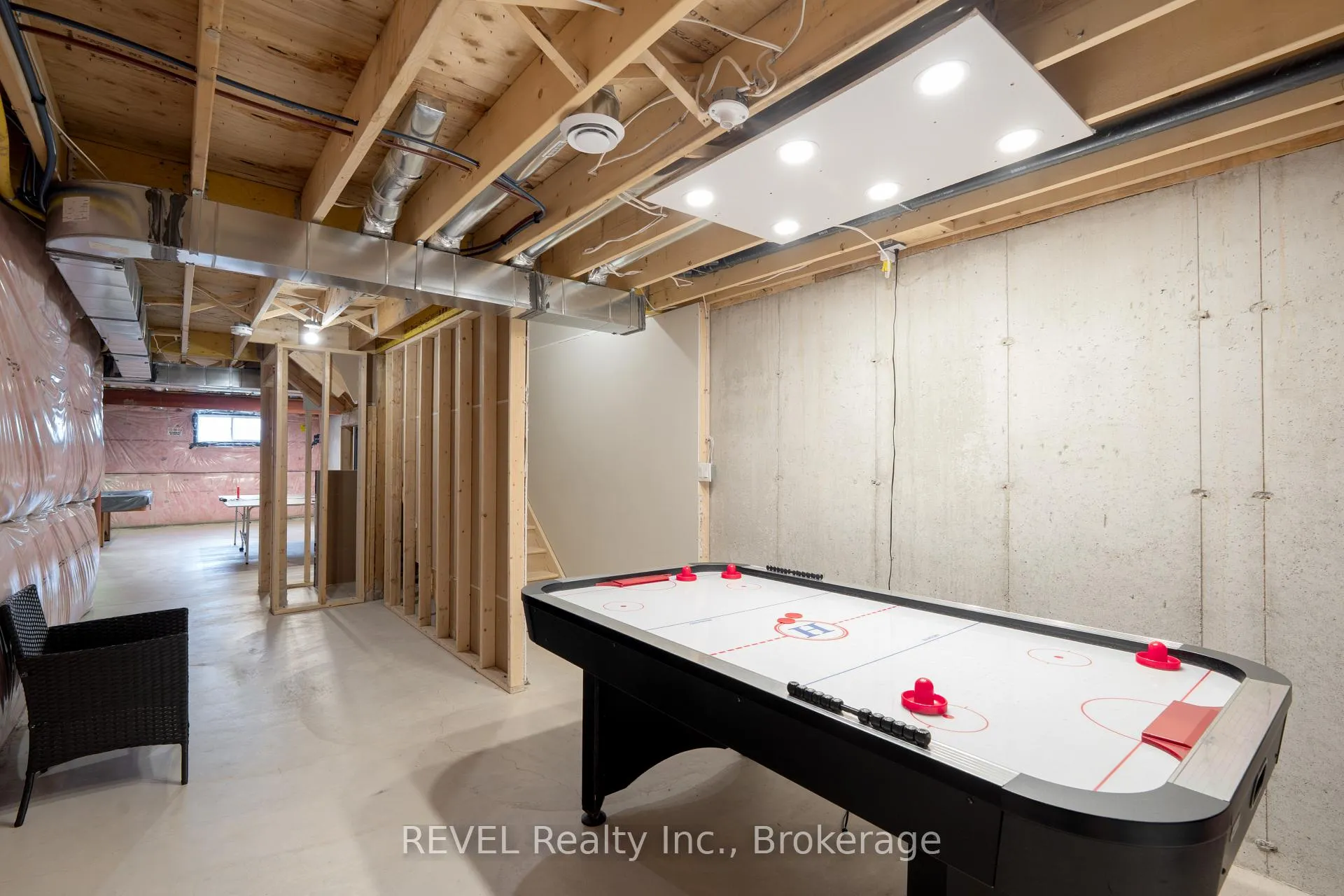 Photo 26 of 7185 Parsa Street, Niagara Falls, Brown — HOMEH