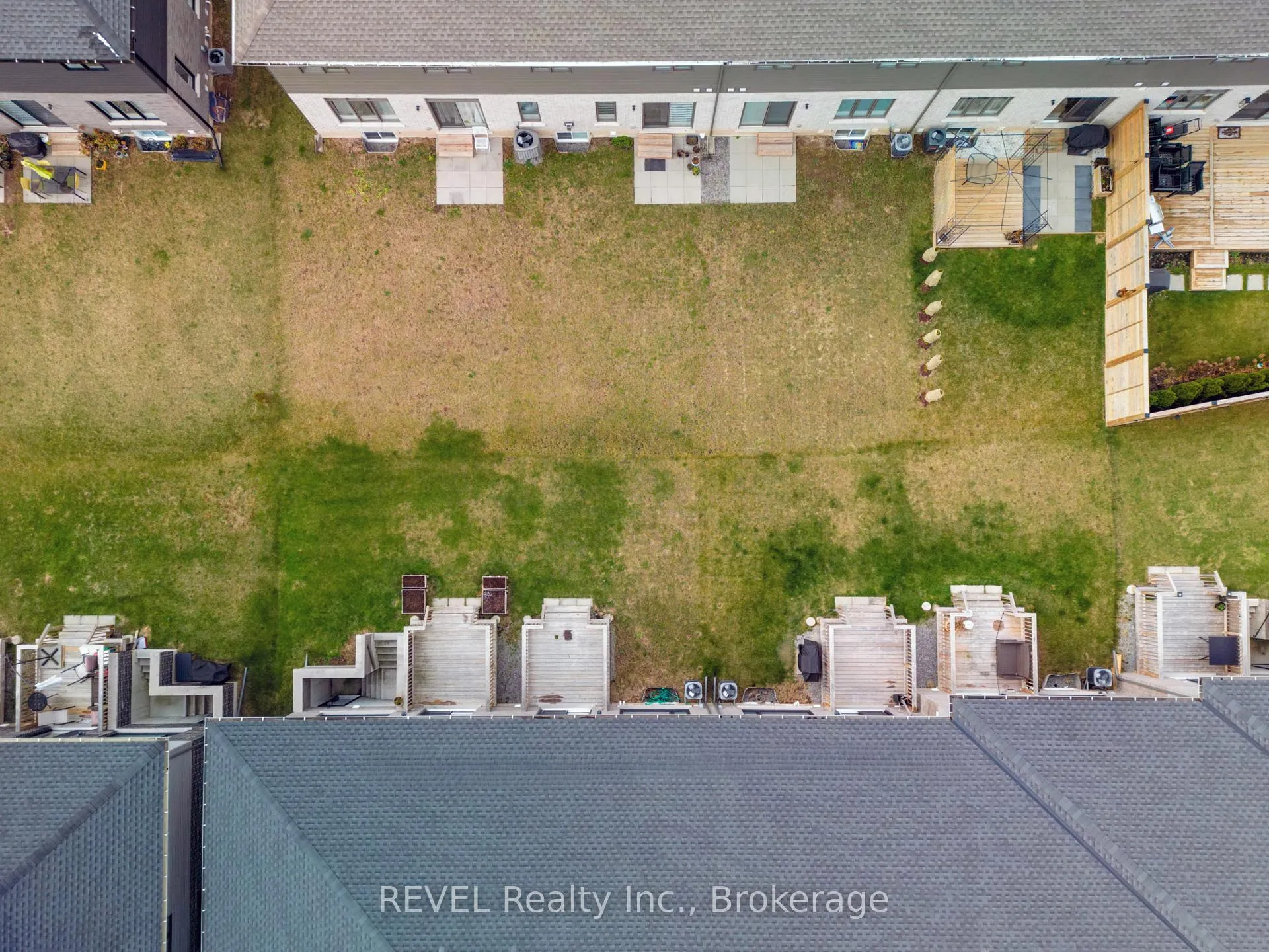 Photo 31 of 7185 Parsa Street, Niagara Falls, Brown — HOMEH