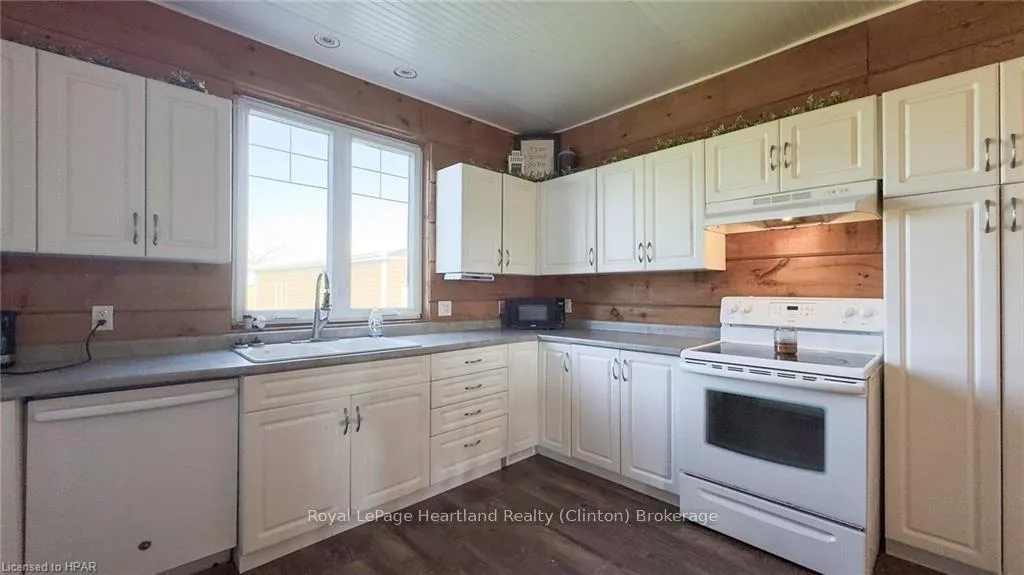 Photo 10 of 7808 Perth Road 131, Perth East, Mornington — HOMEH