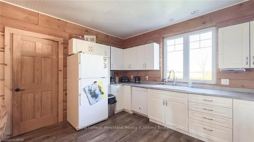 Photo 11 of 7808 Perth Road 131, Perth East, Mornington — HOMEH