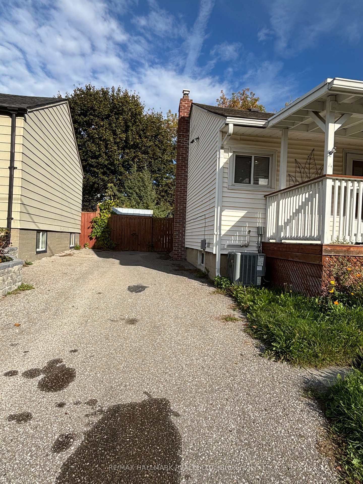Photo 2 of 261 James Street, Oshawa, Central — HOMEH