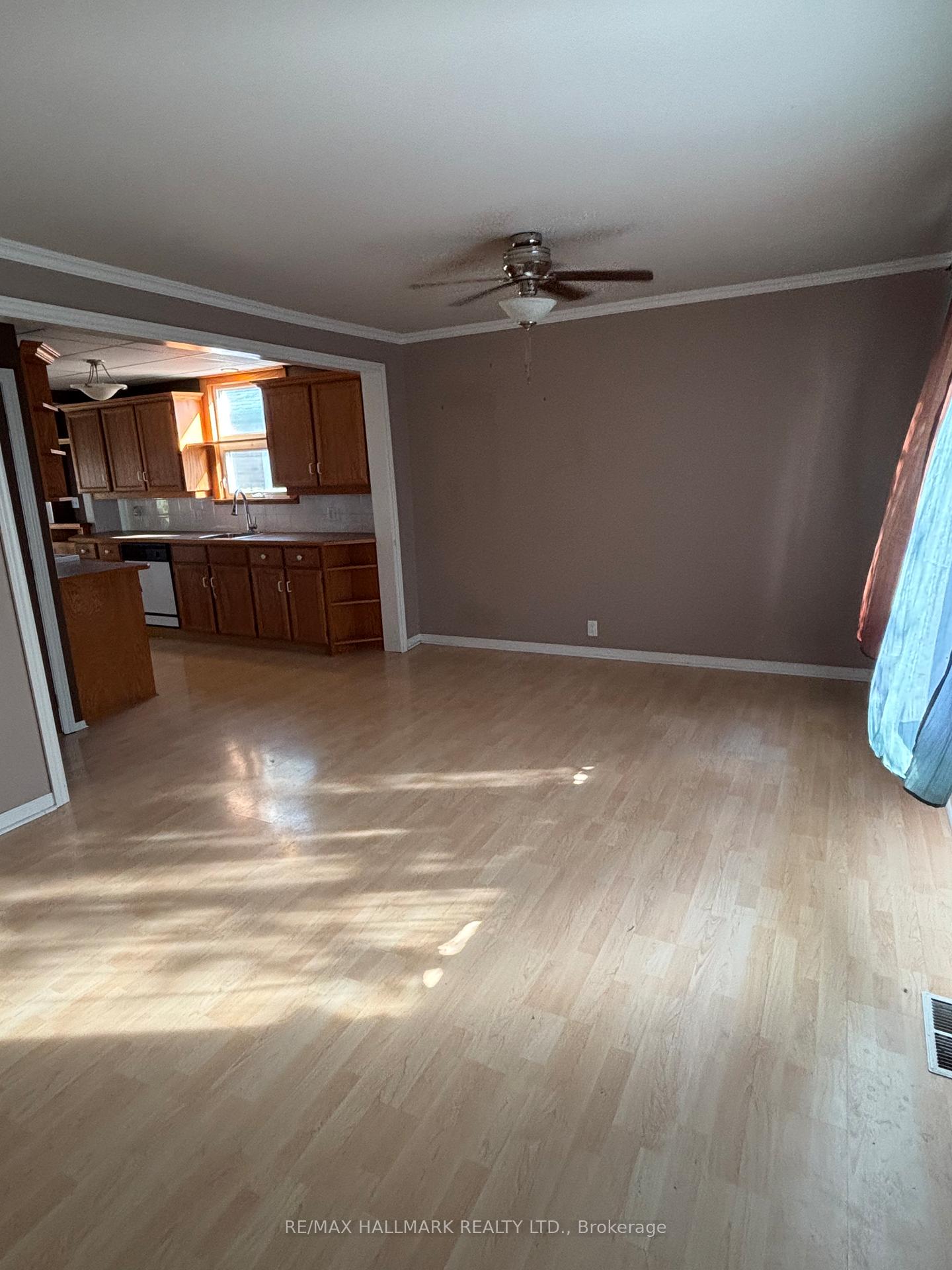 Photo 3 of 261 James Street, Oshawa, Central — HOMEH