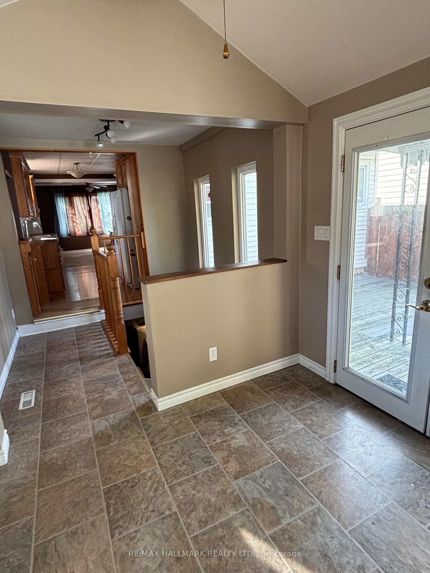 Photo 9 of 261 James Street, Oshawa, Central — HOMEH