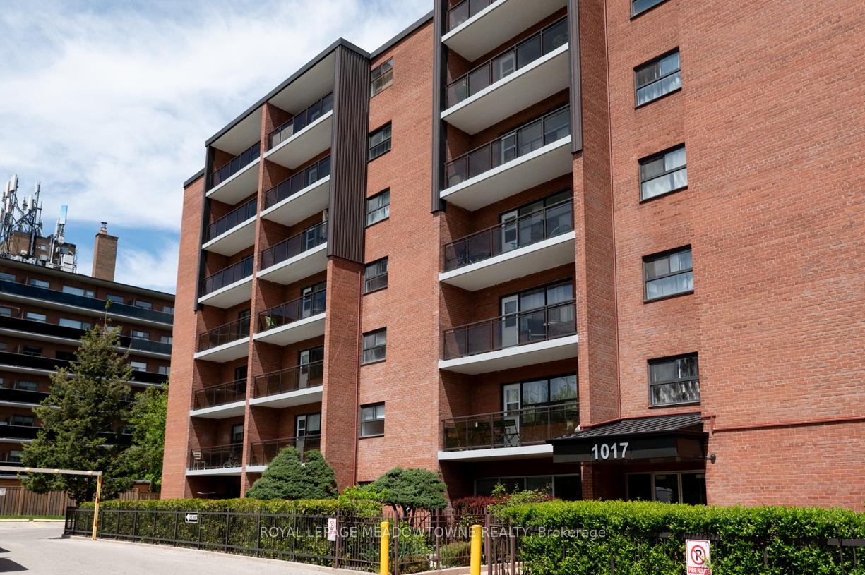 Photo 2 of Unit 707, 1017 Seneca Avenue, Mississauga, Port Credit — HOMEH