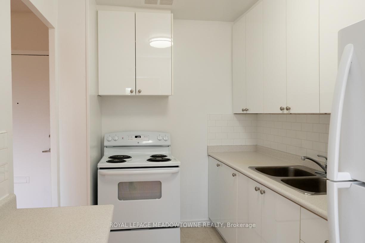 Photo 10 of Unit 707, 1017 Seneca Avenue, Mississauga, Port Credit — HOMEH