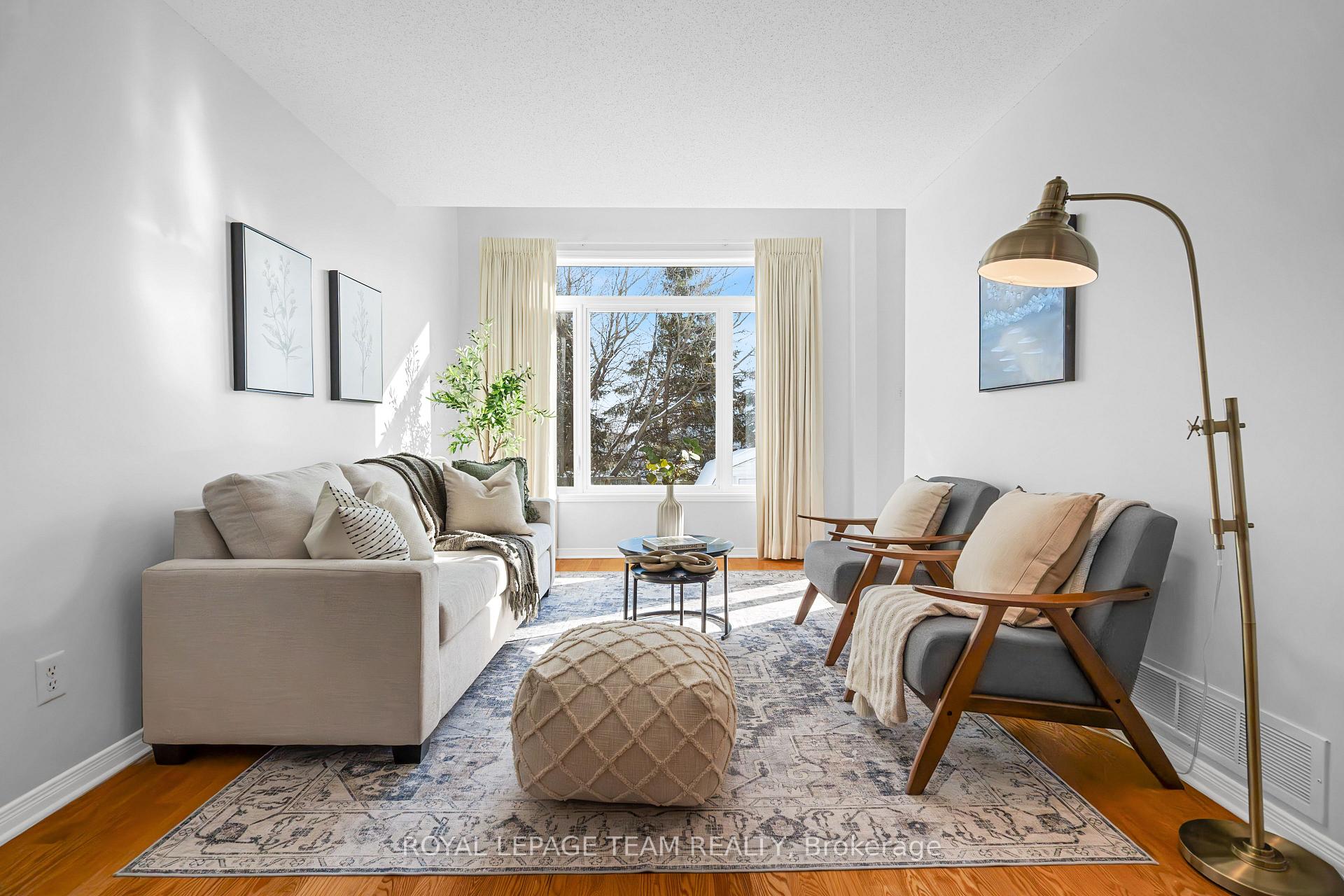Photo 10 of 8 Borealis Crescent, Ottawa, Carson Meadows — HOMEH