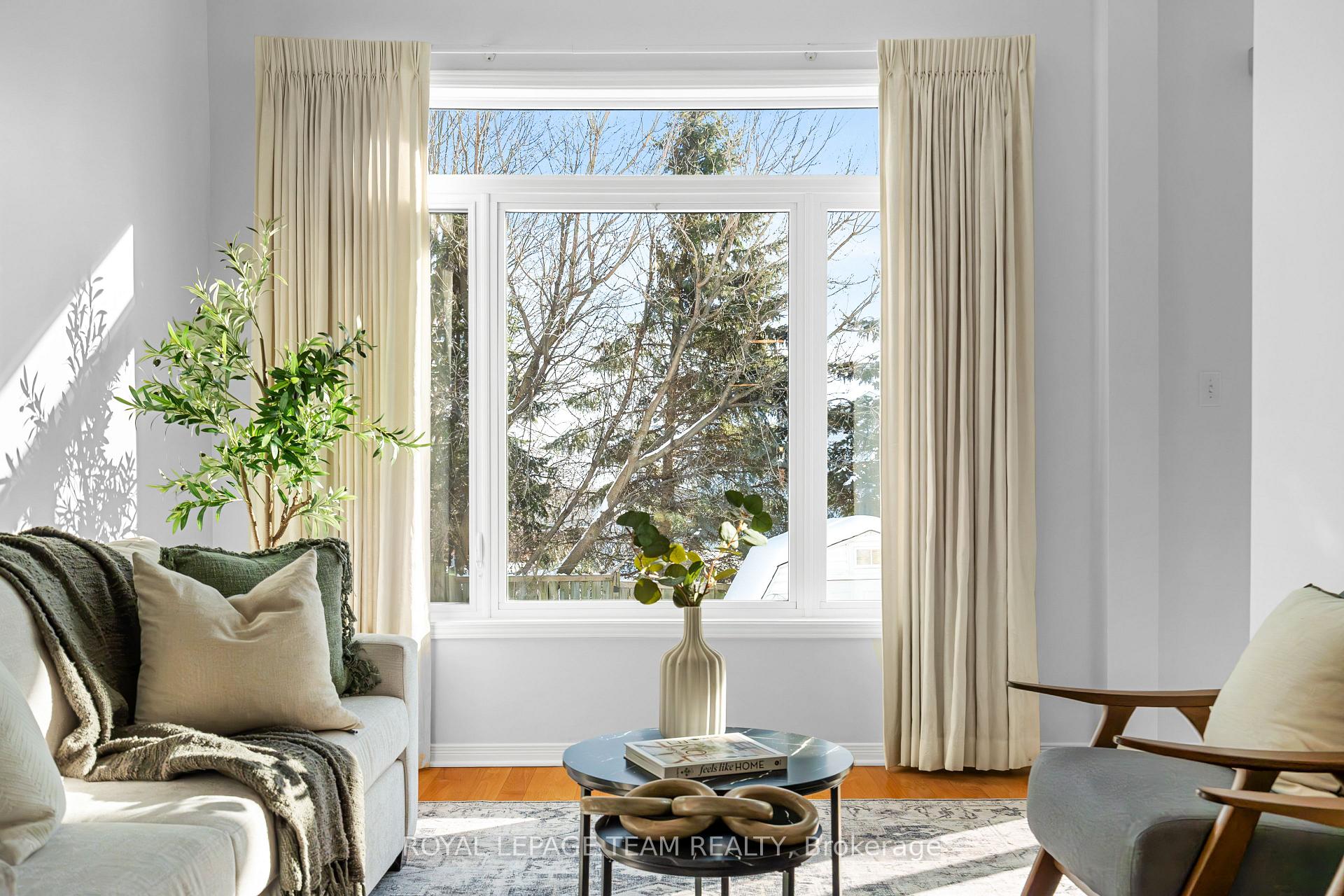 Photo 11 of 8 Borealis Crescent, Ottawa, Carson Meadows — HOMEH