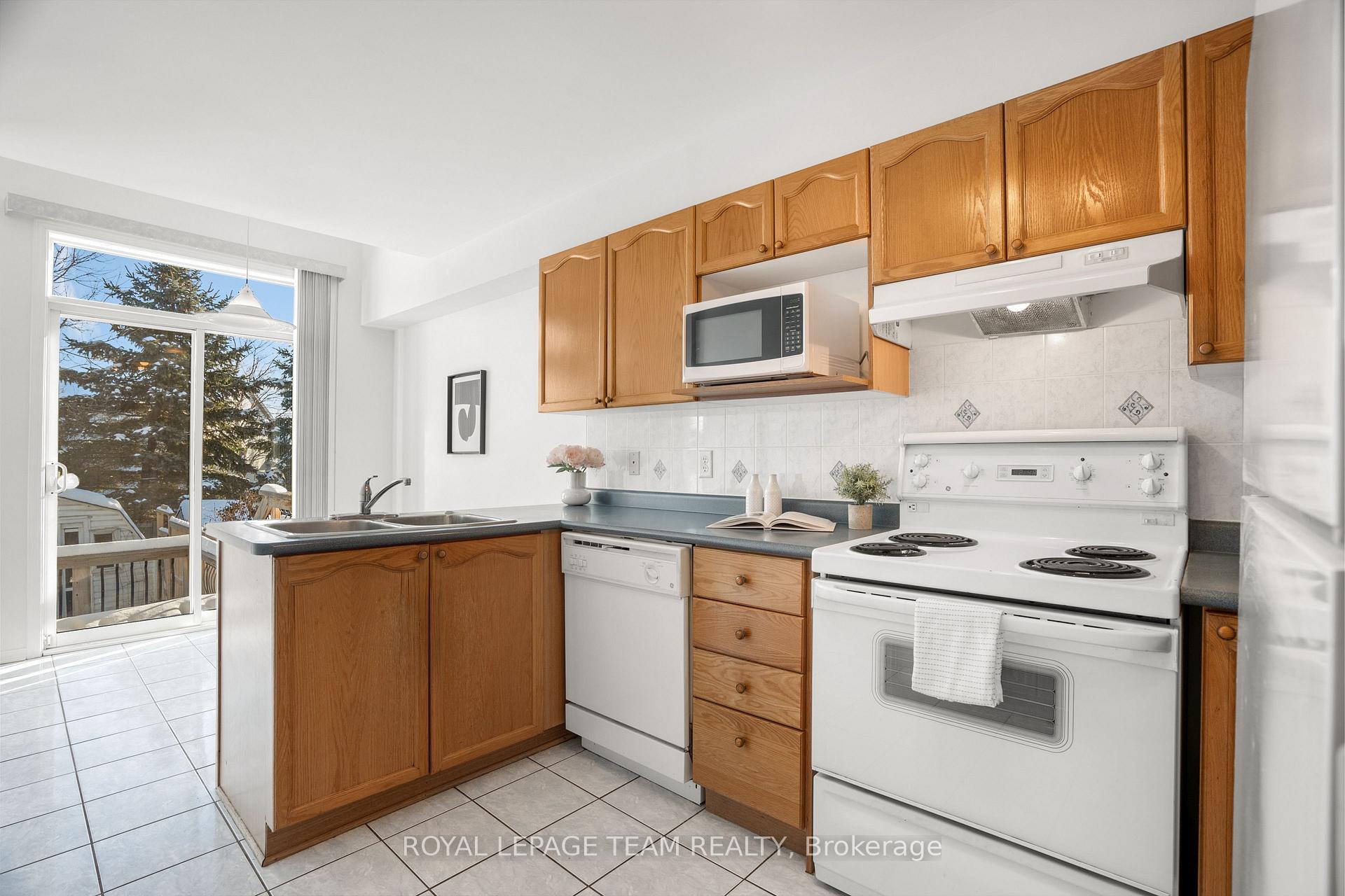 Photo 20 of 8 Borealis Crescent, Ottawa, Carson Meadows — HOMEH