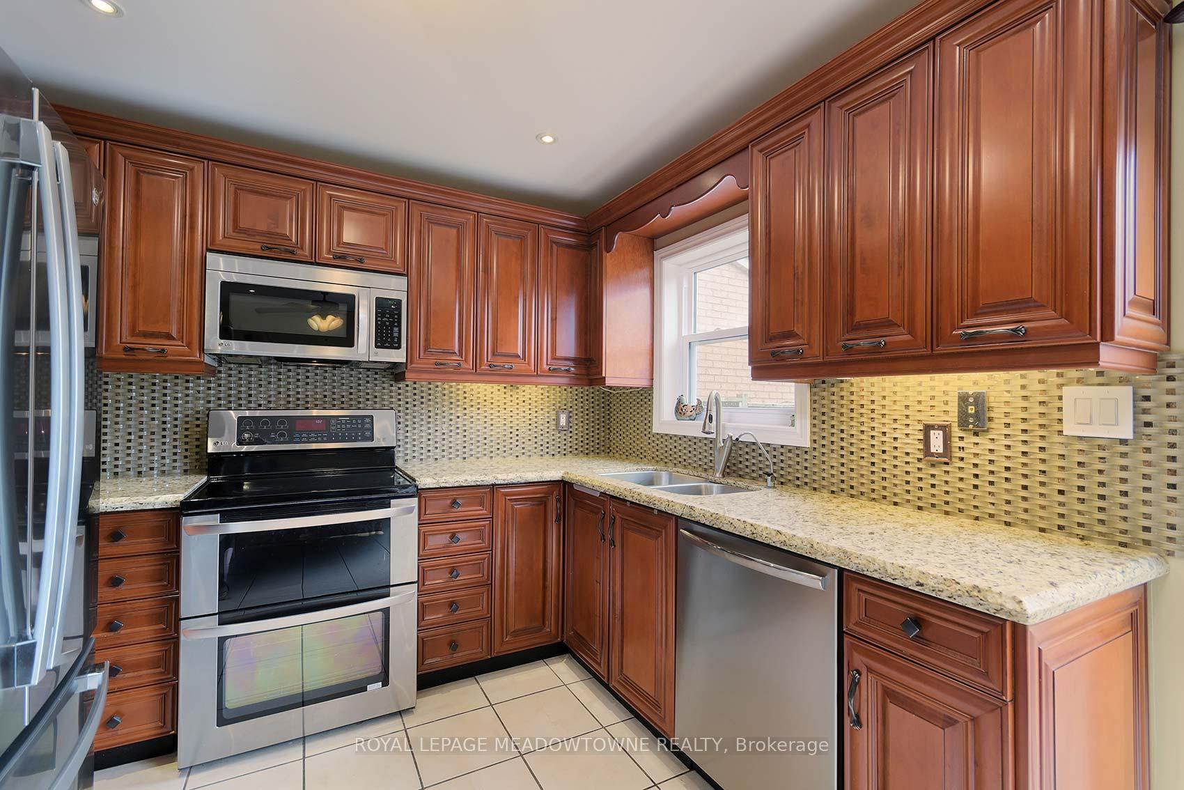 Photo 12 of 6521 Sapling Trail, Mississauga, Lisgar — HOMEH