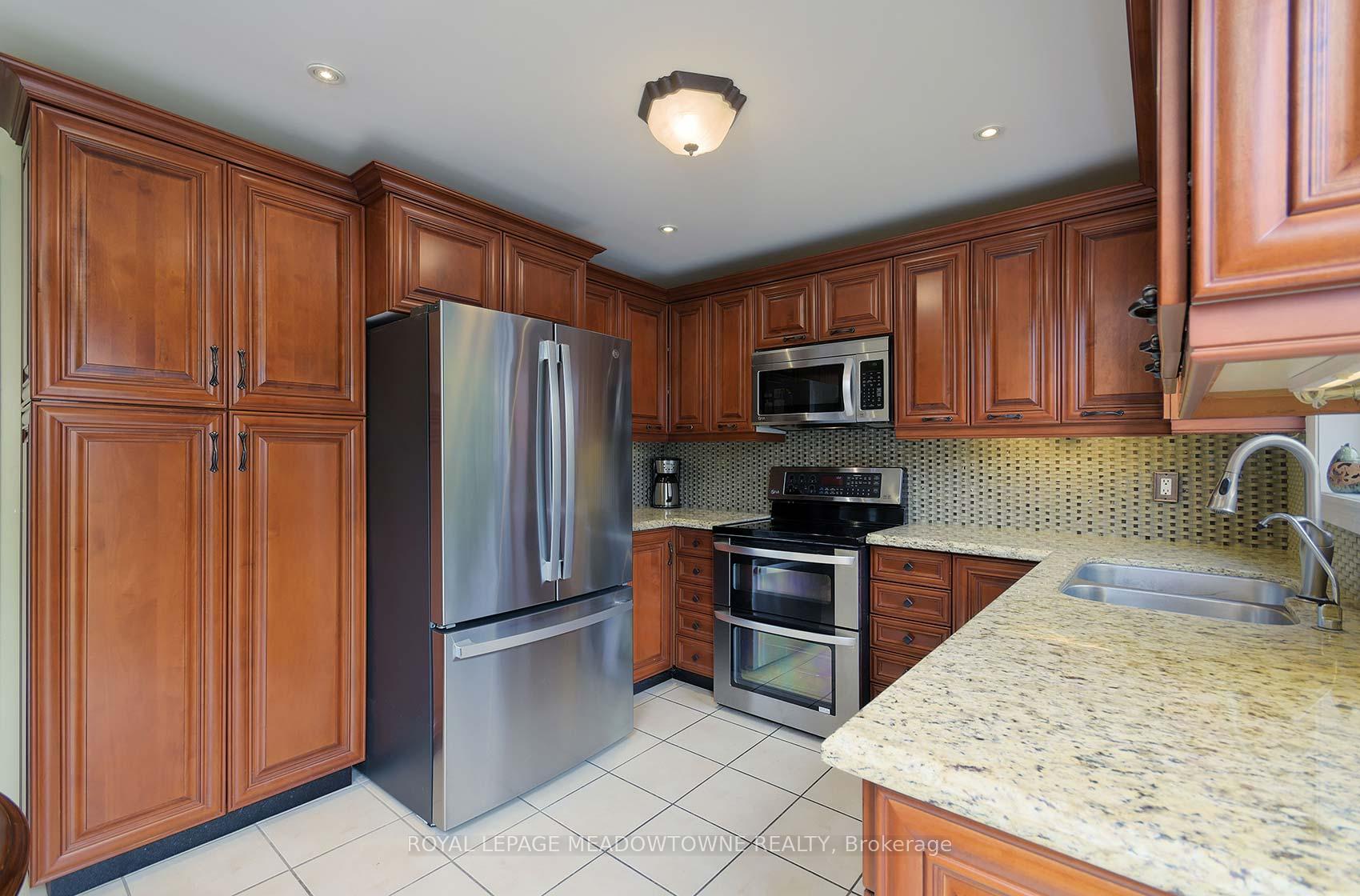 Photo 14 of 6521 Sapling Trail, Mississauga, Lisgar — HOMEH
