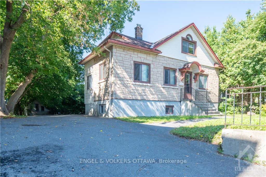 Photo 2 of 830 St Laurent Boulevard, Ottawa, Castle Heights — HOMEH