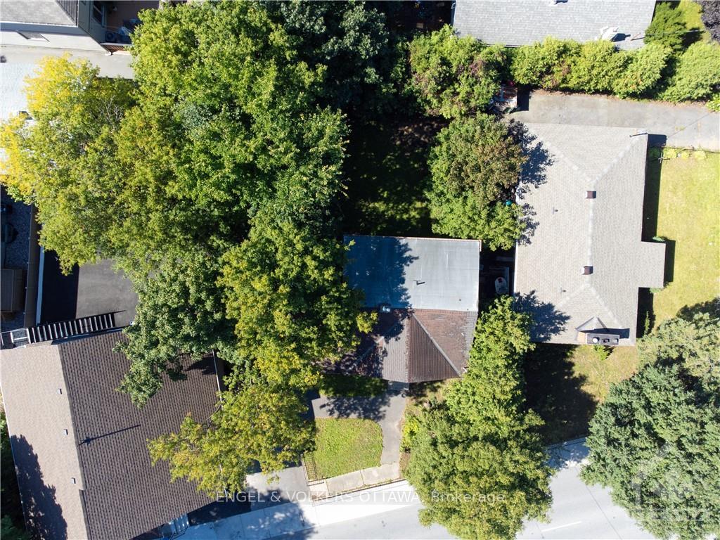 Photo 3 of 830 St Laurent Boulevard, Ottawa, Castle Heights — HOMEH