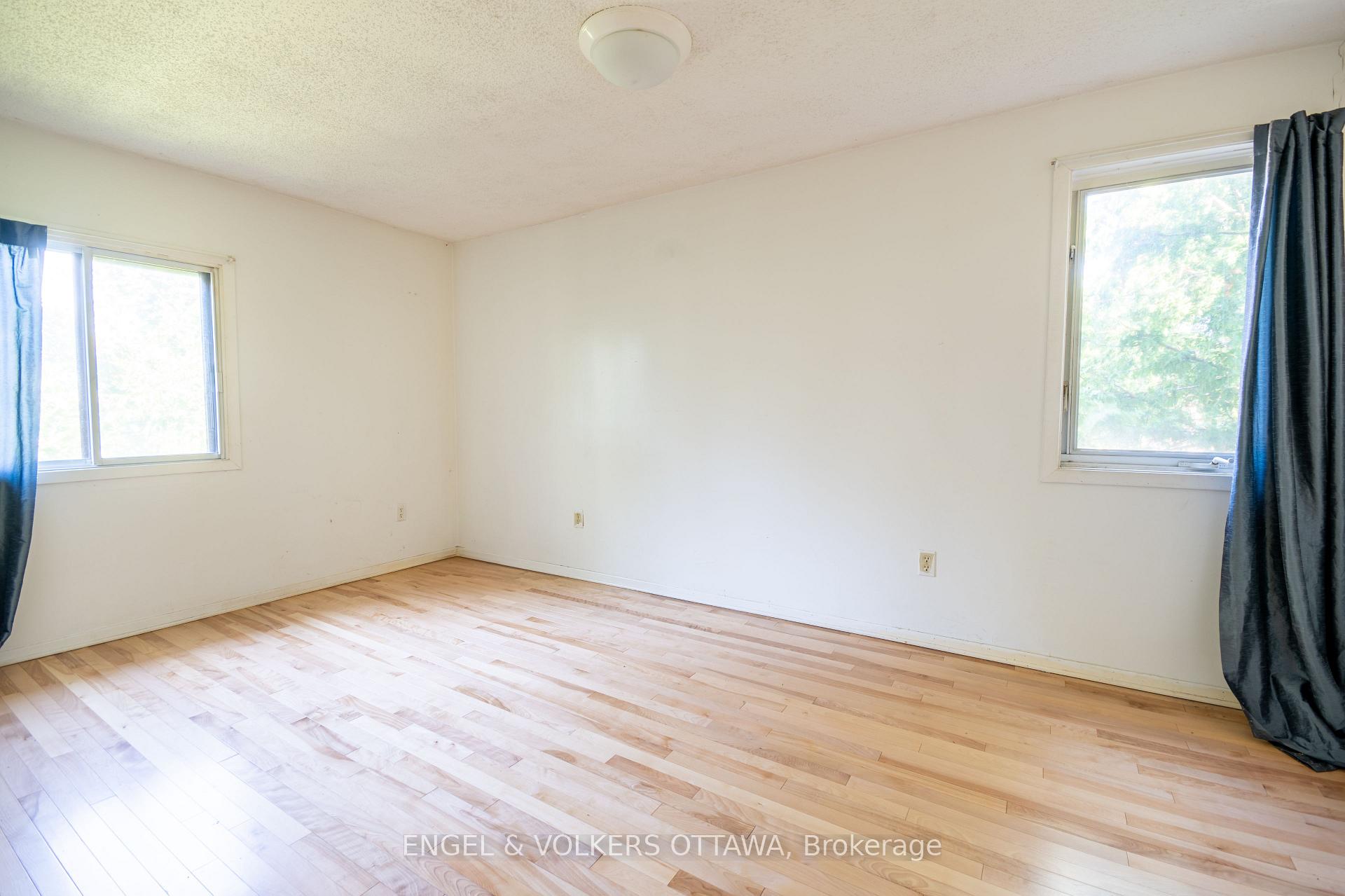 Photo 11 of 830 St Laurent Boulevard, Ottawa, Castle Heights — HOMEH